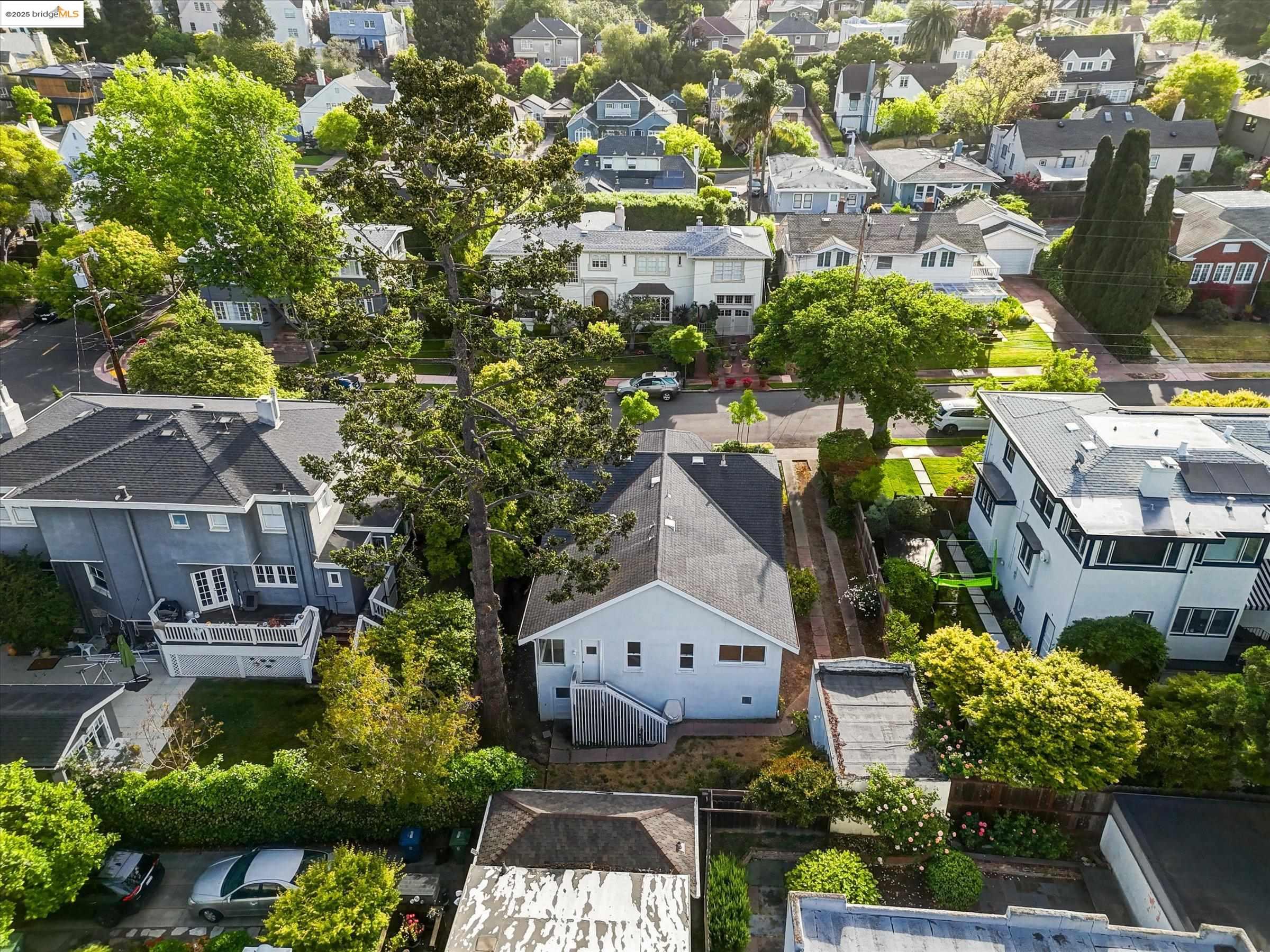 Detail Gallery Image 56 of 60 For 105 Manor Dr, Piedmont,  CA 94611 - 3 Beds | 1 Baths