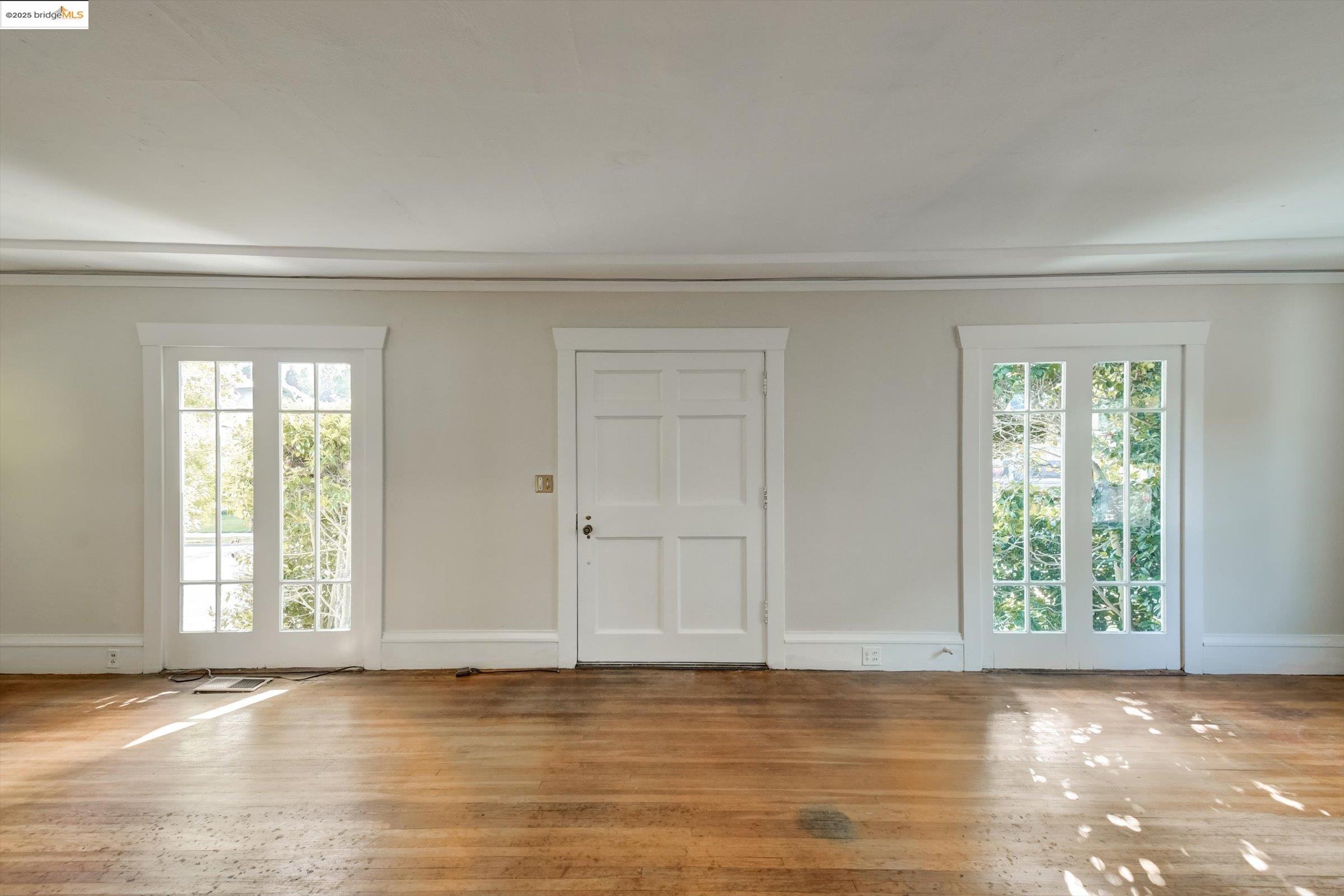 Detail Gallery Image 7 of 60 For 105 Manor Dr, Piedmont,  CA 94611 - 3 Beds | 1 Baths