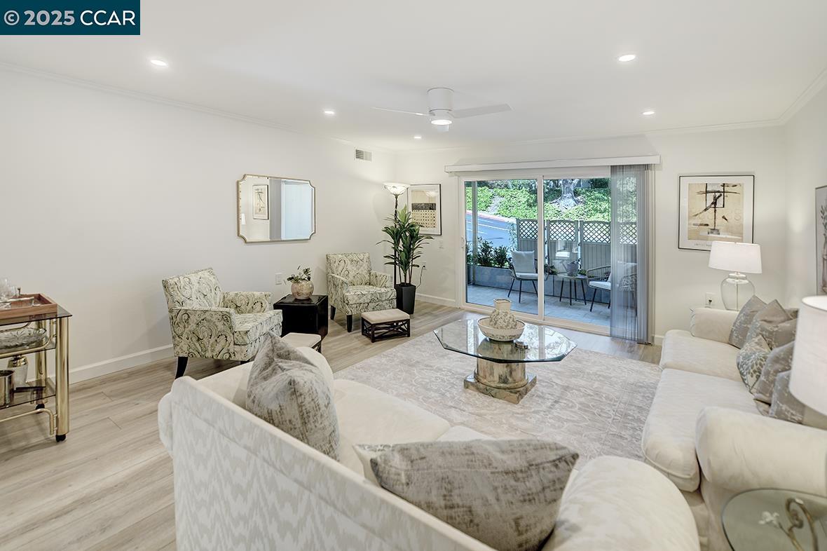 Detail Gallery Image 11 of 50 For 2017 Oakmont Way #2,  Walnut Creek,  CA 94595 - 2 Beds | 1 Baths
