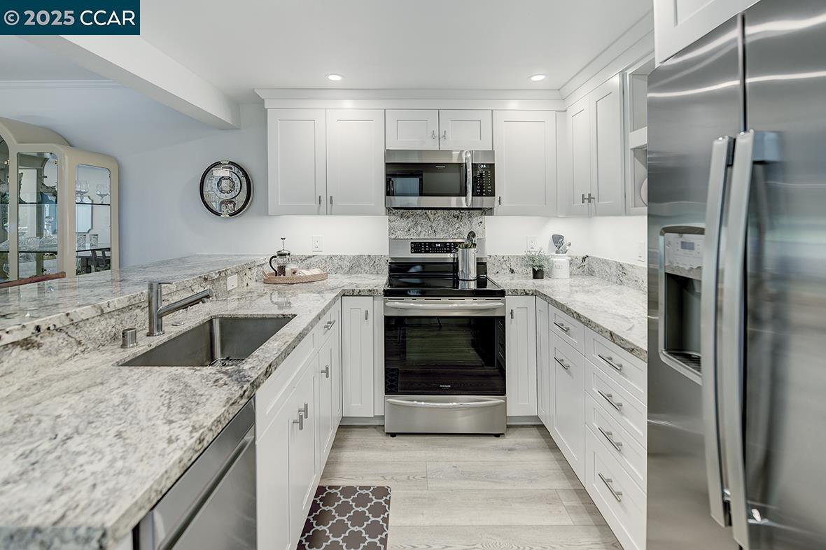 Detail Gallery Image 5 of 50 For 2017 Oakmont Way #2,  Walnut Creek,  CA 94595 - 2 Beds | 1 Baths