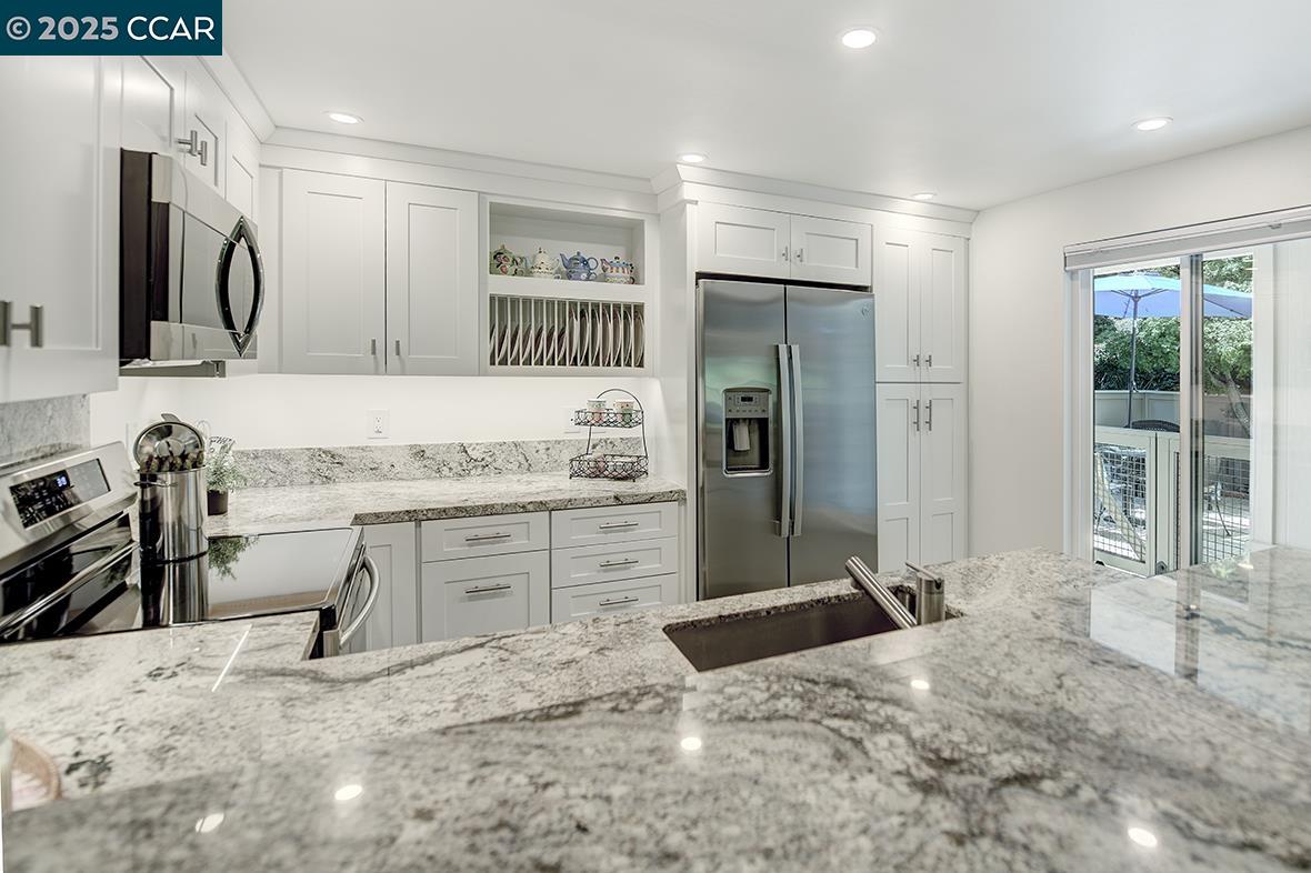 Detail Gallery Image 6 of 50 For 2017 Oakmont Way #2,  Walnut Creek,  CA 94595 - 2 Beds | 1 Baths