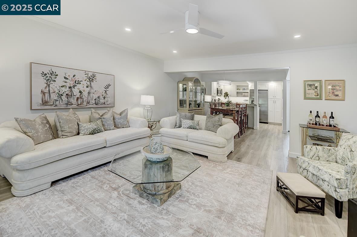 Detail Gallery Image 7 of 50 For 2017 Oakmont Way #2,  Walnut Creek,  CA 94595 - 2 Beds | 1 Baths