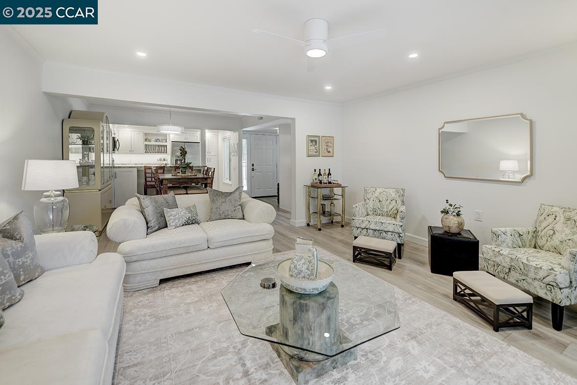 Detail Gallery Image 8 of 50 For 2017 Oakmont Way #2,  Walnut Creek,  CA 94595 - 2 Beds | 1 Baths