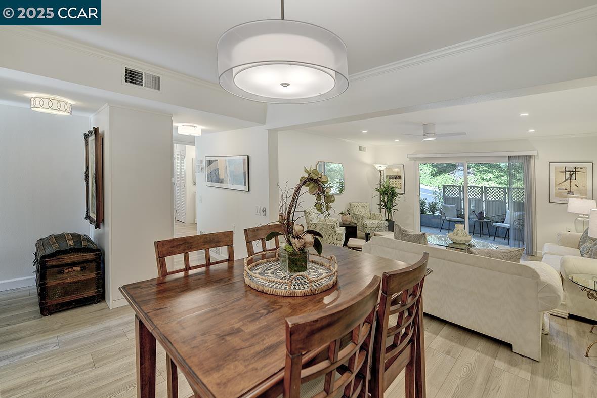 Detail Gallery Image 10 of 50 For 2017 Oakmont Way #2,  Walnut Creek,  CA 94595 - 2 Beds | 1 Baths