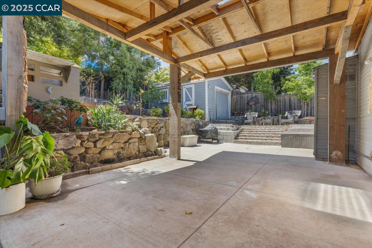 Detail Gallery Image 14 of 17 For 8041 Winthrope St, Oakland,  CA 94605 - 2 Beds | 1 Baths