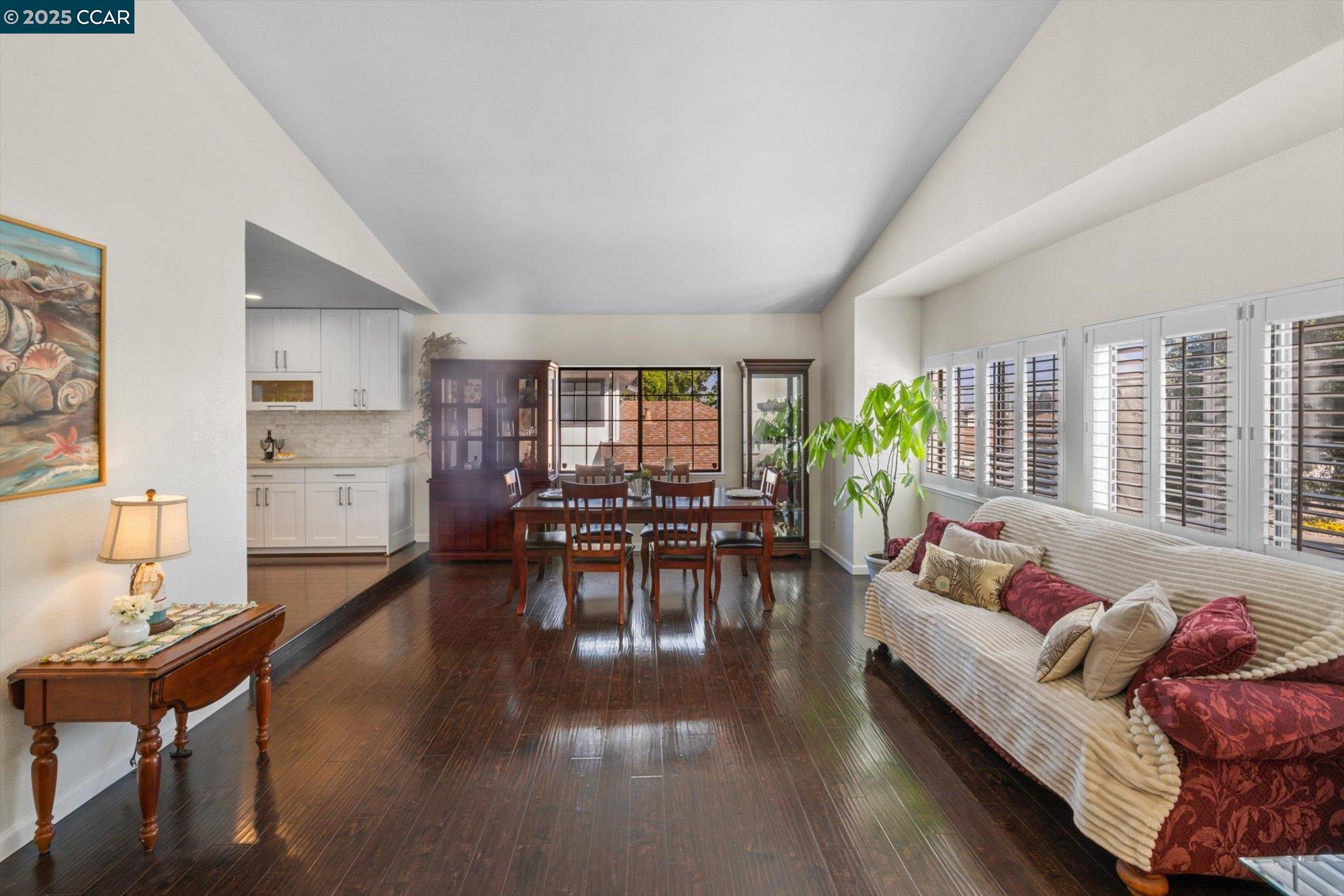 Detail Gallery Image 11 of 60 For 243 Reynard Ln, Vallejo,  CA 94591 - 4 Beds | 2/1 Baths
