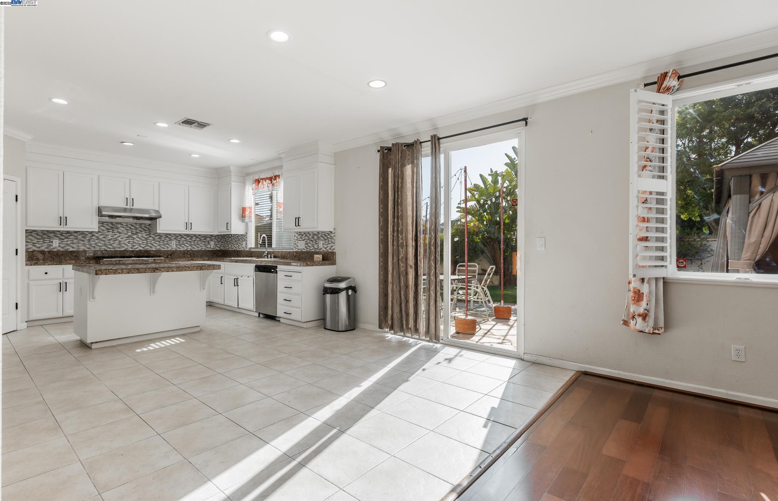 Detail Gallery Image 12 of 41 For 2096 Goldpine Way, Antioch,  CA 94509 - 5 Beds | 3 Baths