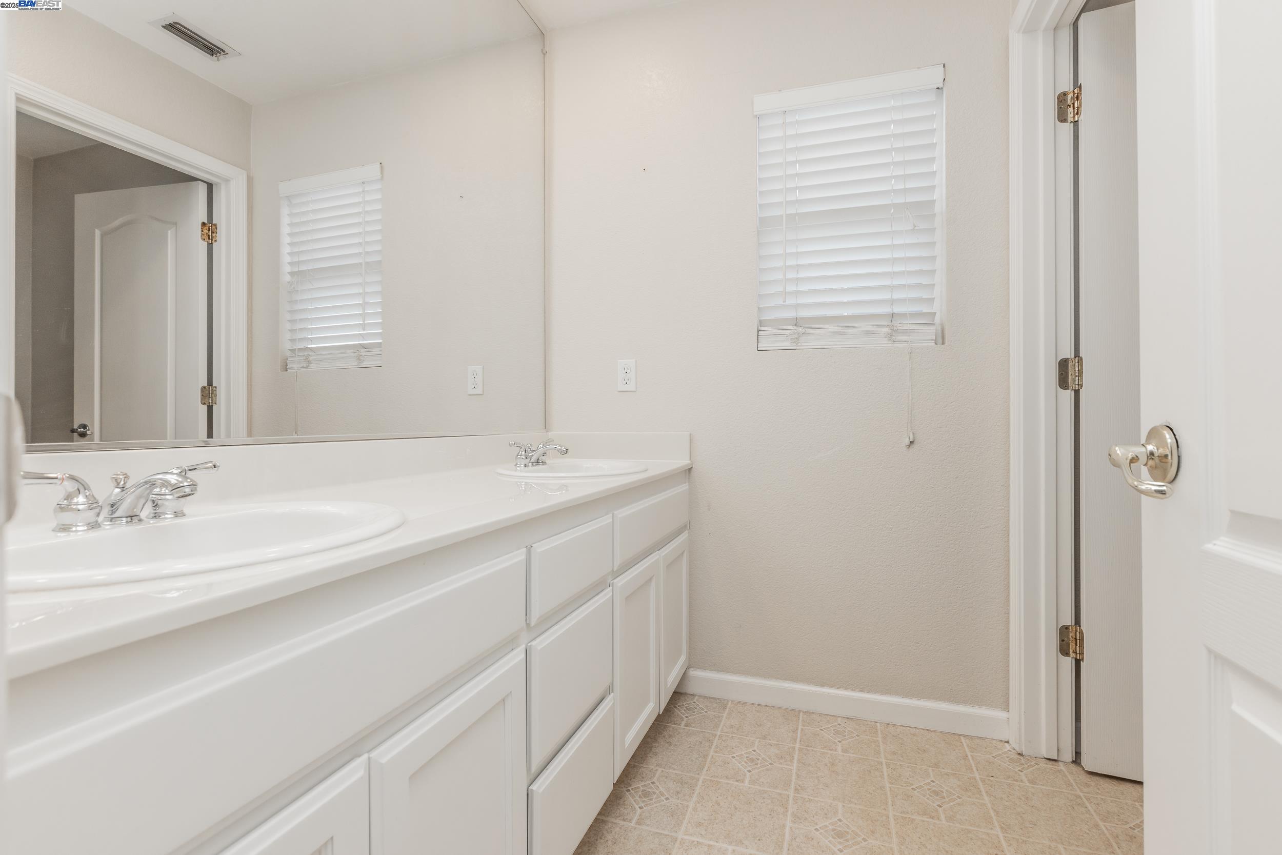 Detail Gallery Image 19 of 41 For 2096 Goldpine Way, Antioch,  CA 94509 - 5 Beds | 3 Baths