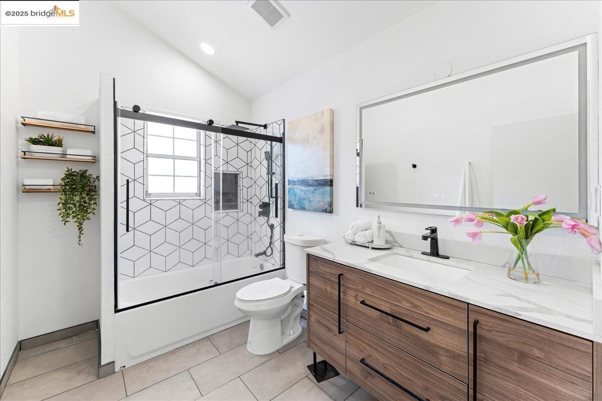 Detail Gallery Image 15 of 19 For 7568 Mountain Blvd #12,  Oakland,  CA 94605 - 2 Beds | 1/1 Baths