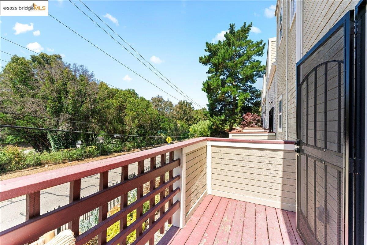 Detail Gallery Image 17 of 19 For 7568 Mountain Blvd #12,  Oakland,  CA 94605 - 2 Beds | 1/1 Baths