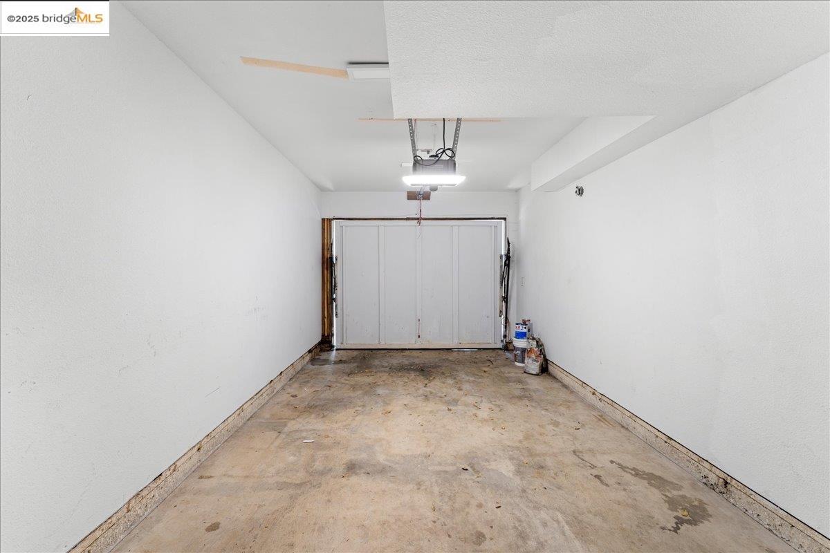 Detail Gallery Image 18 of 19 For 7568 Mountain Blvd #12,  Oakland,  CA 94605 - 2 Beds | 1/1 Baths
