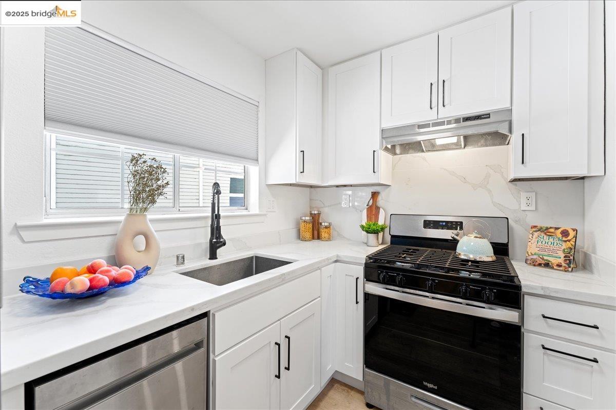 Detail Gallery Image 4 of 19 For 7568 Mountain Blvd #12,  Oakland,  CA 94605 - 2 Beds | 1/1 Baths