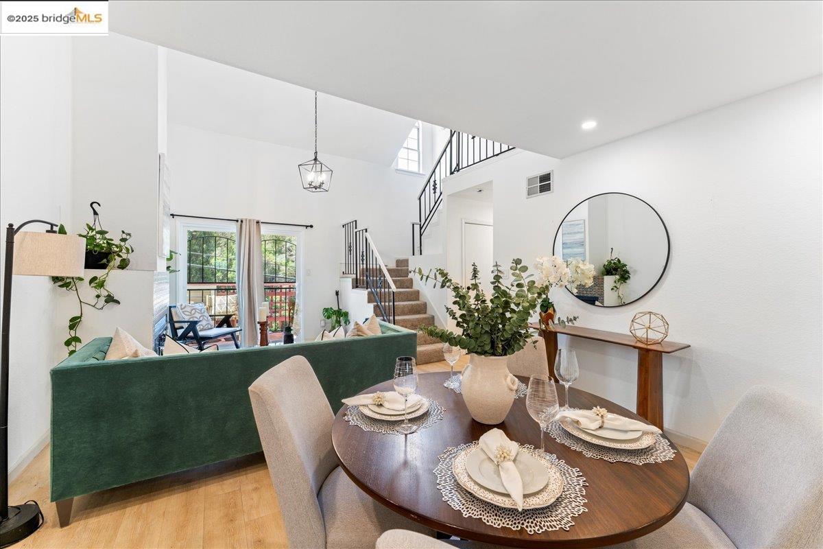 Detail Gallery Image 5 of 19 For 7568 Mountain Blvd #12,  Oakland,  CA 94605 - 2 Beds | 1/1 Baths
