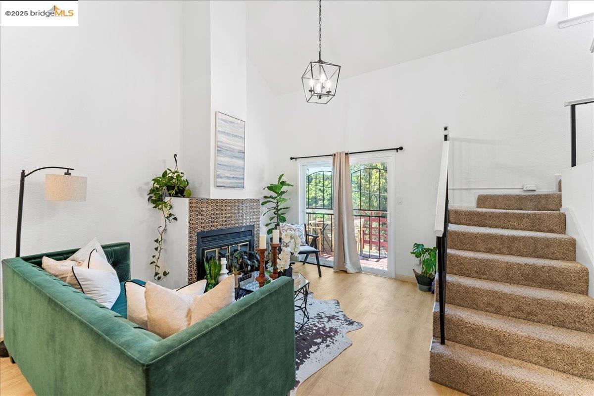 Detail Gallery Image 6 of 19 For 7568 Mountain Blvd #12,  Oakland,  CA 94605 - 2 Beds | 1/1 Baths