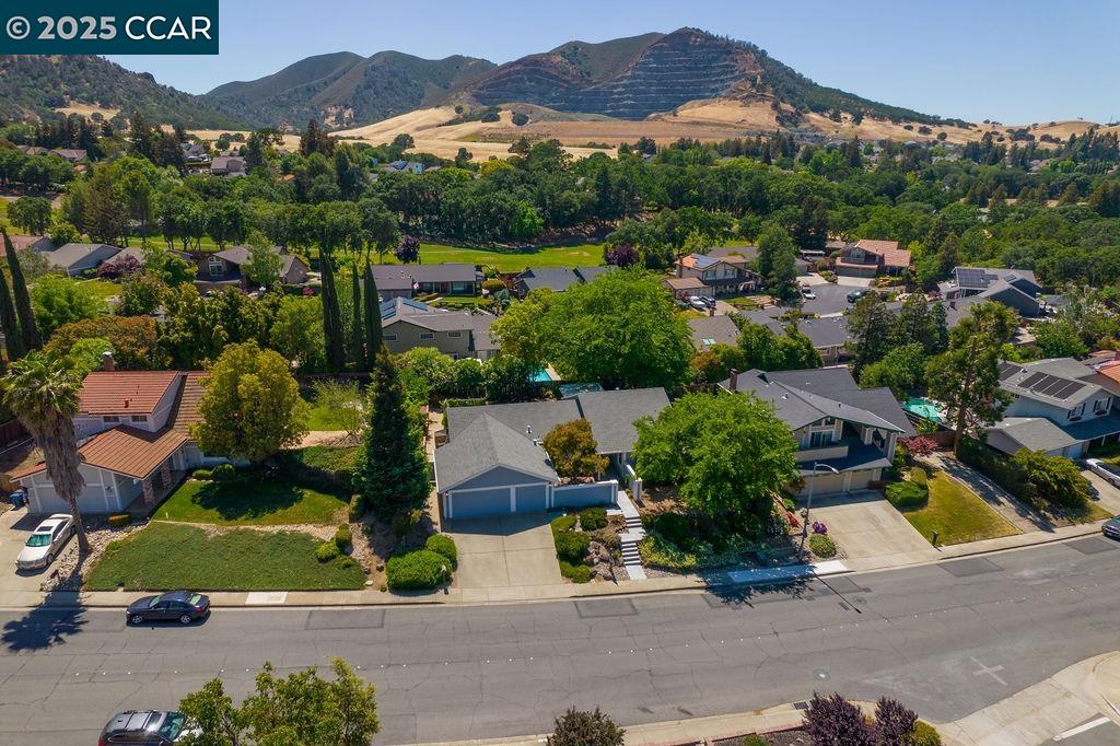 Detail Gallery Image 3 of 45 For 224 Mountaire Pkwy, Clayton,  CA 94517 - 4 Beds | 2 Baths