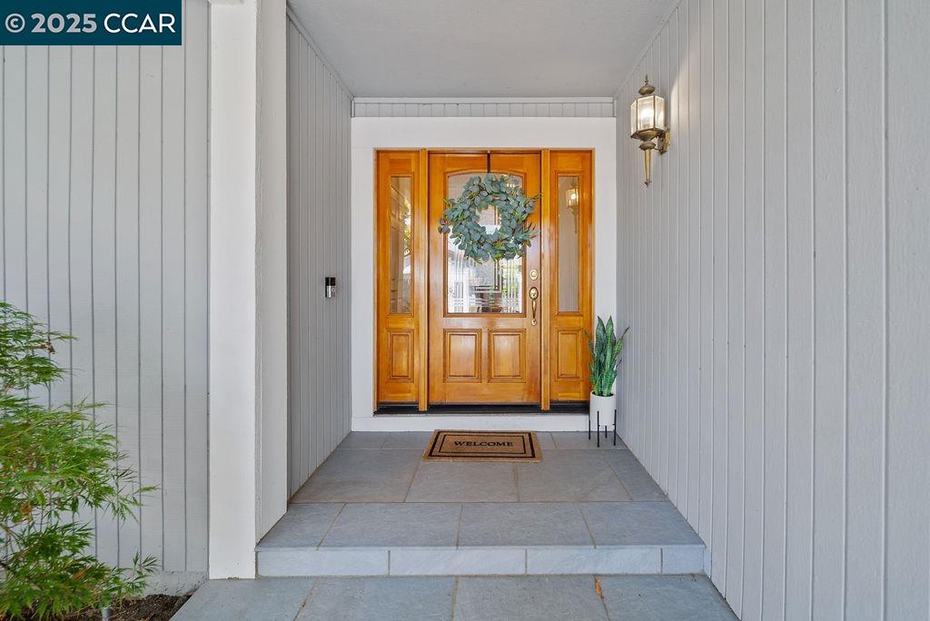 Detail Gallery Image 4 of 45 For 224 Mountaire Pkwy, Clayton,  CA 94517 - 4 Beds | 2 Baths