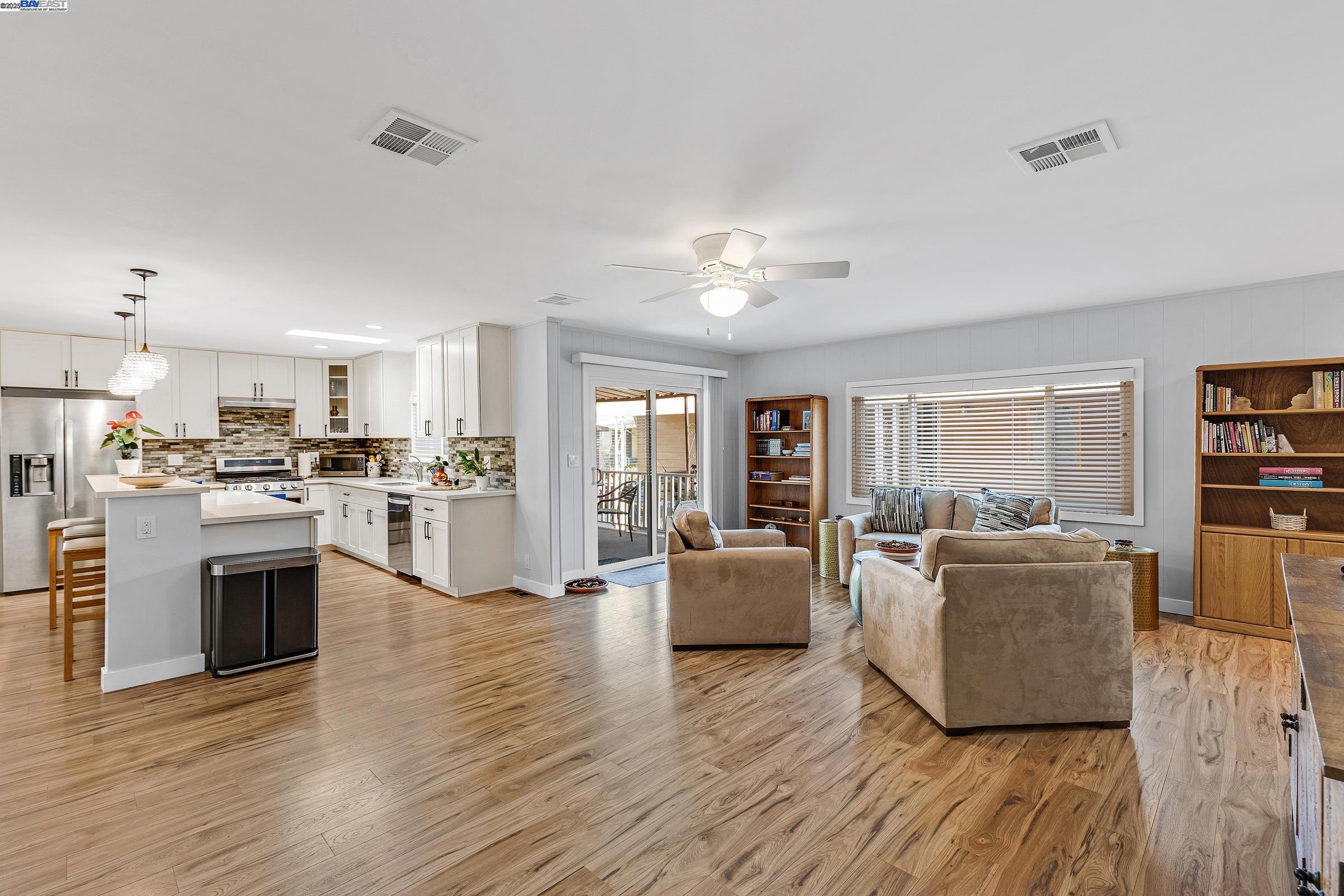 Detail Gallery Image 8 of 28 For 29360 Middleborough Way #159,  Hayward,  CA 94544 - 2 Beds | 2 Baths