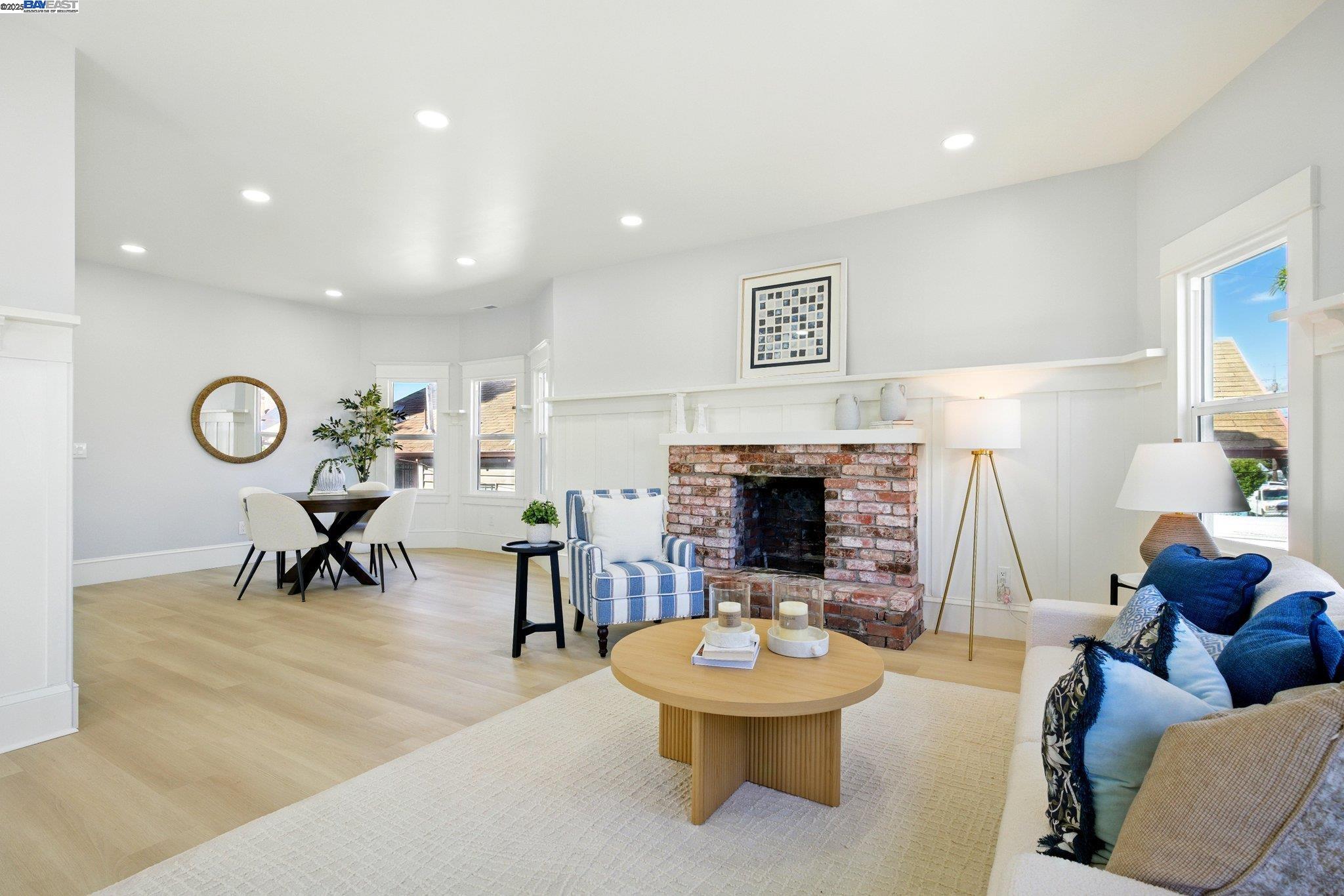 Detail Gallery Image 7 of 34 For 2002 64th Ave, Oakland,  CA 94621 - 3 Beds | 2 Baths