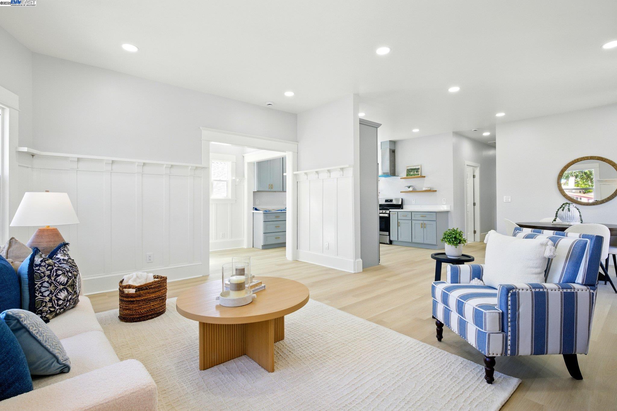 Detail Gallery Image 8 of 34 For 2002 64th Ave, Oakland,  CA 94621 - 3 Beds | 2 Baths
