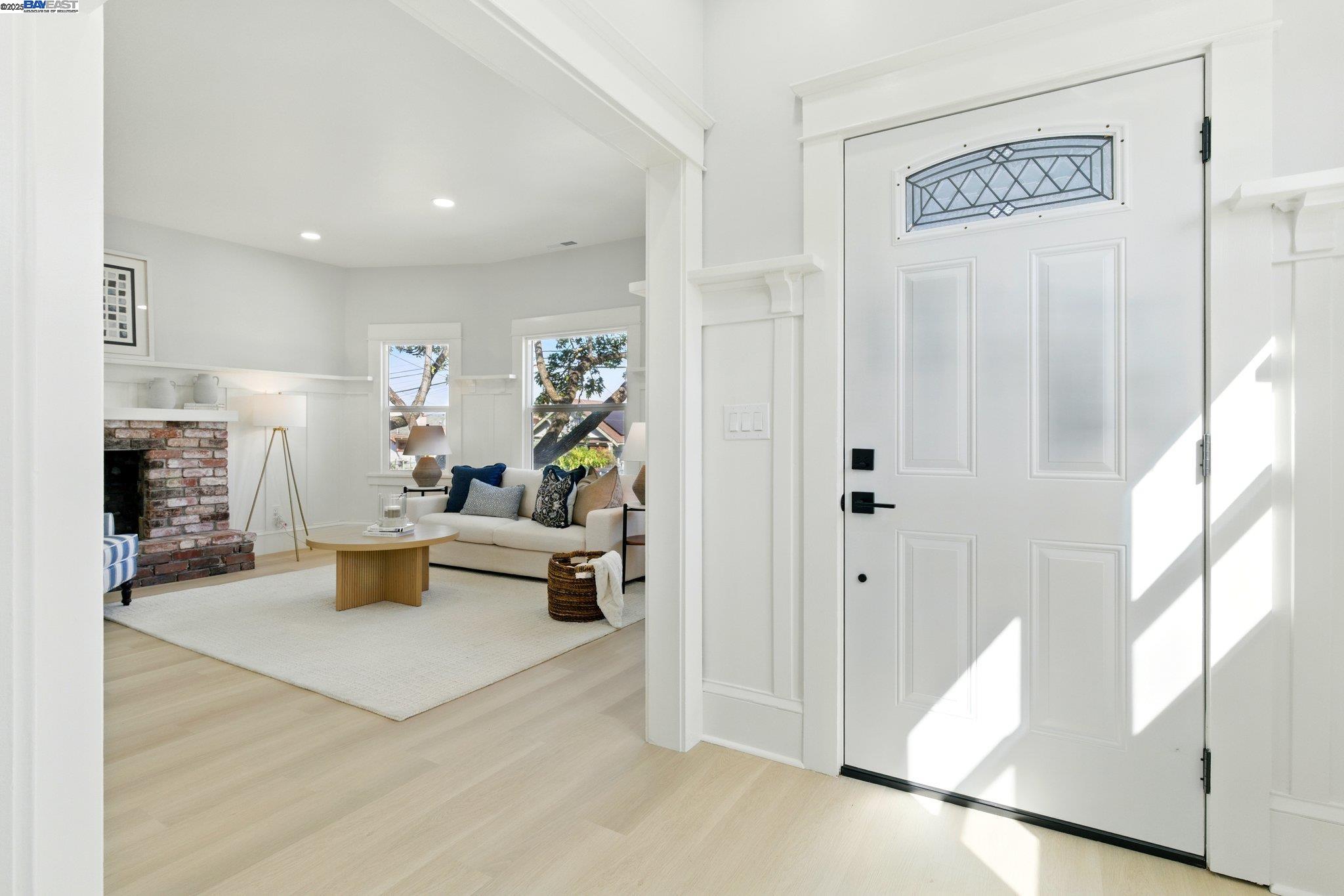 Detail Gallery Image 9 of 34 For 2002 64th Ave, Oakland,  CA 94621 - 3 Beds | 2 Baths