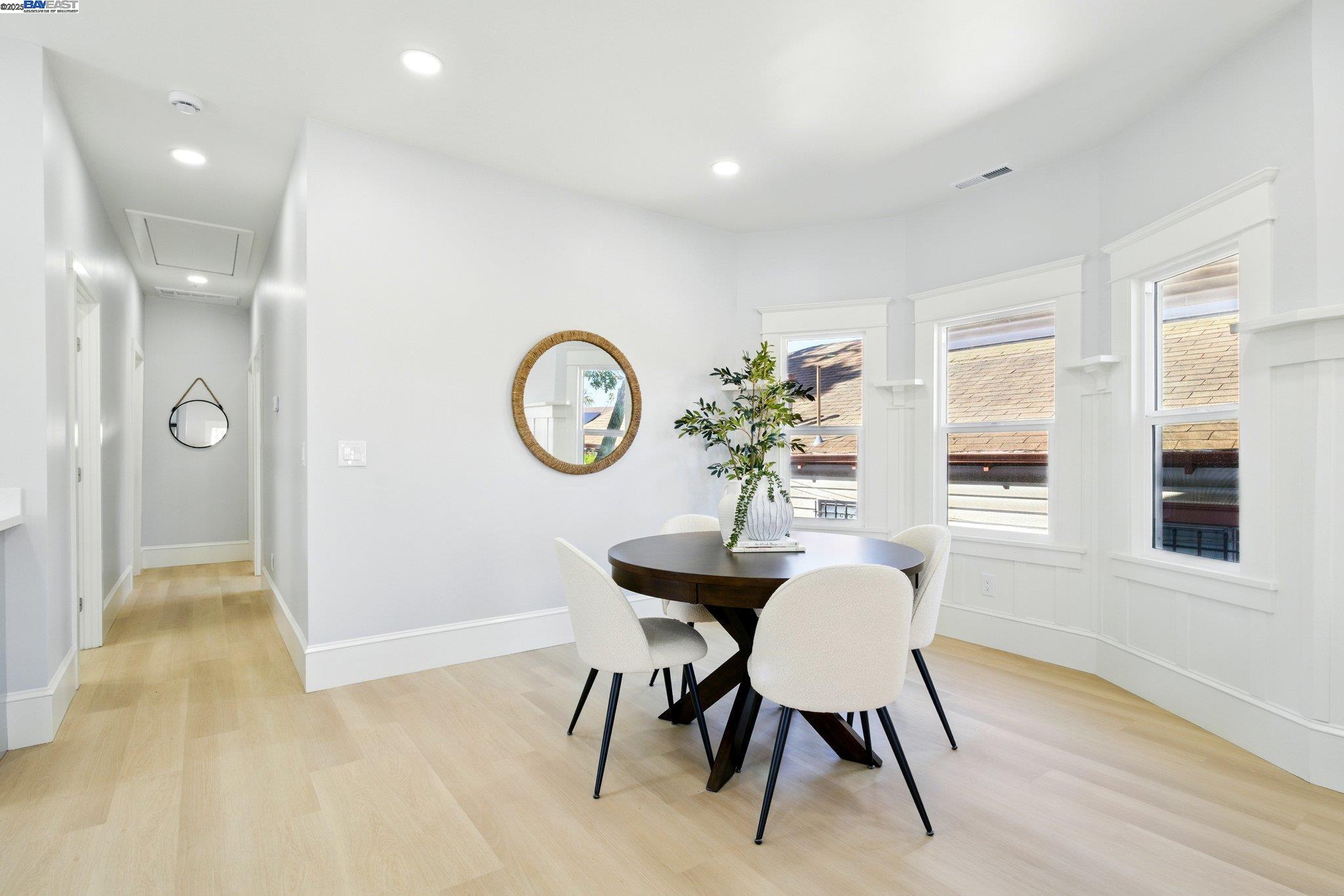 Detail Gallery Image 10 of 34 For 2002 64th Ave, Oakland,  CA 94621 - 3 Beds | 2 Baths