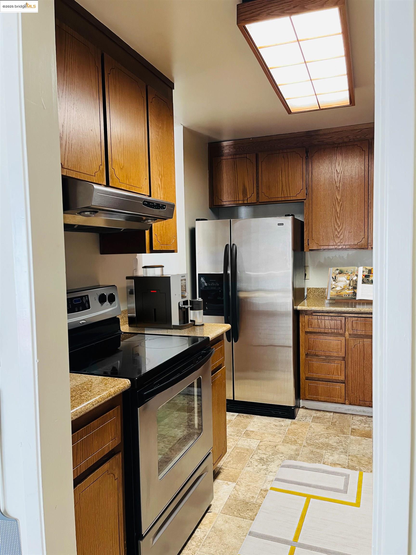 Detail Gallery Image 4 of 10 For 1898 Cannon Dr, Walnut Creek,  CA 94597 - 2 Beds | 1/1 Baths