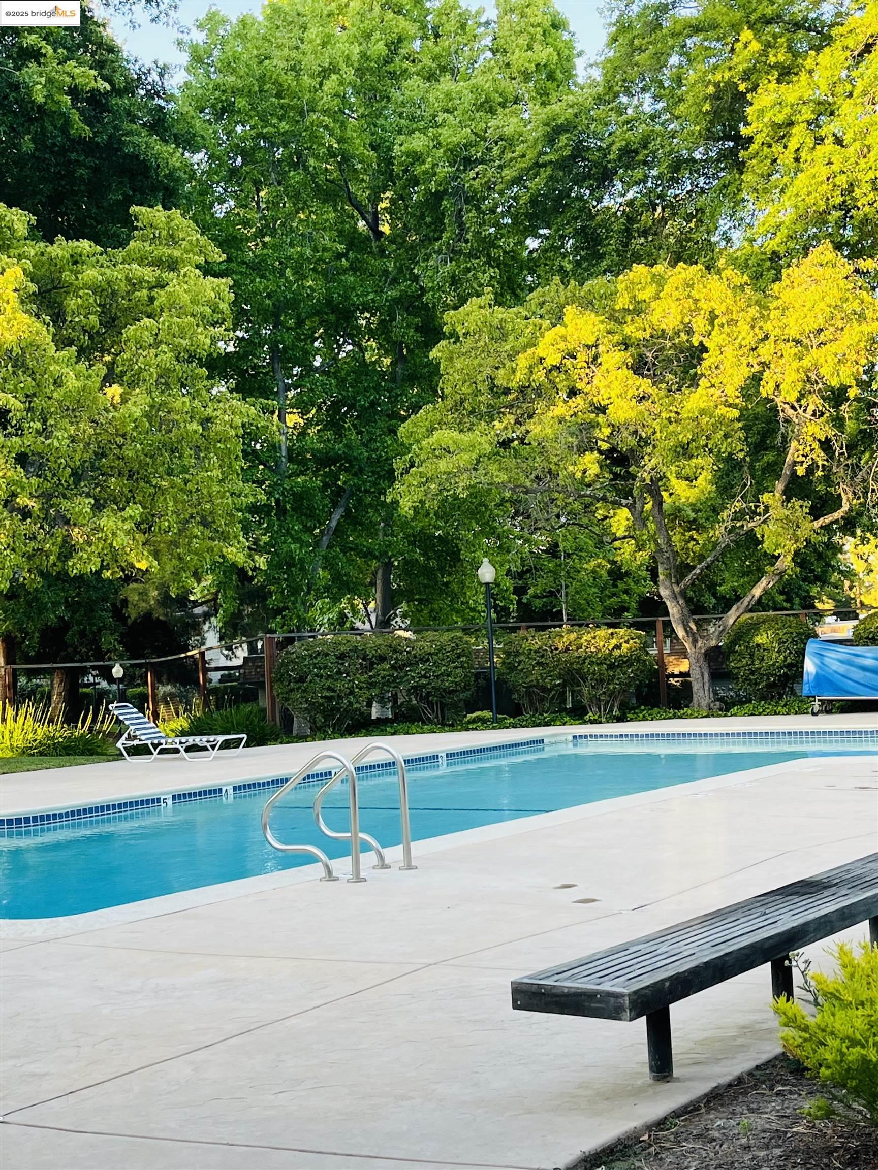 Detail Gallery Image 5 of 10 For 1898 Cannon Dr, Walnut Creek,  CA 94597 - 2 Beds | 1/1 Baths