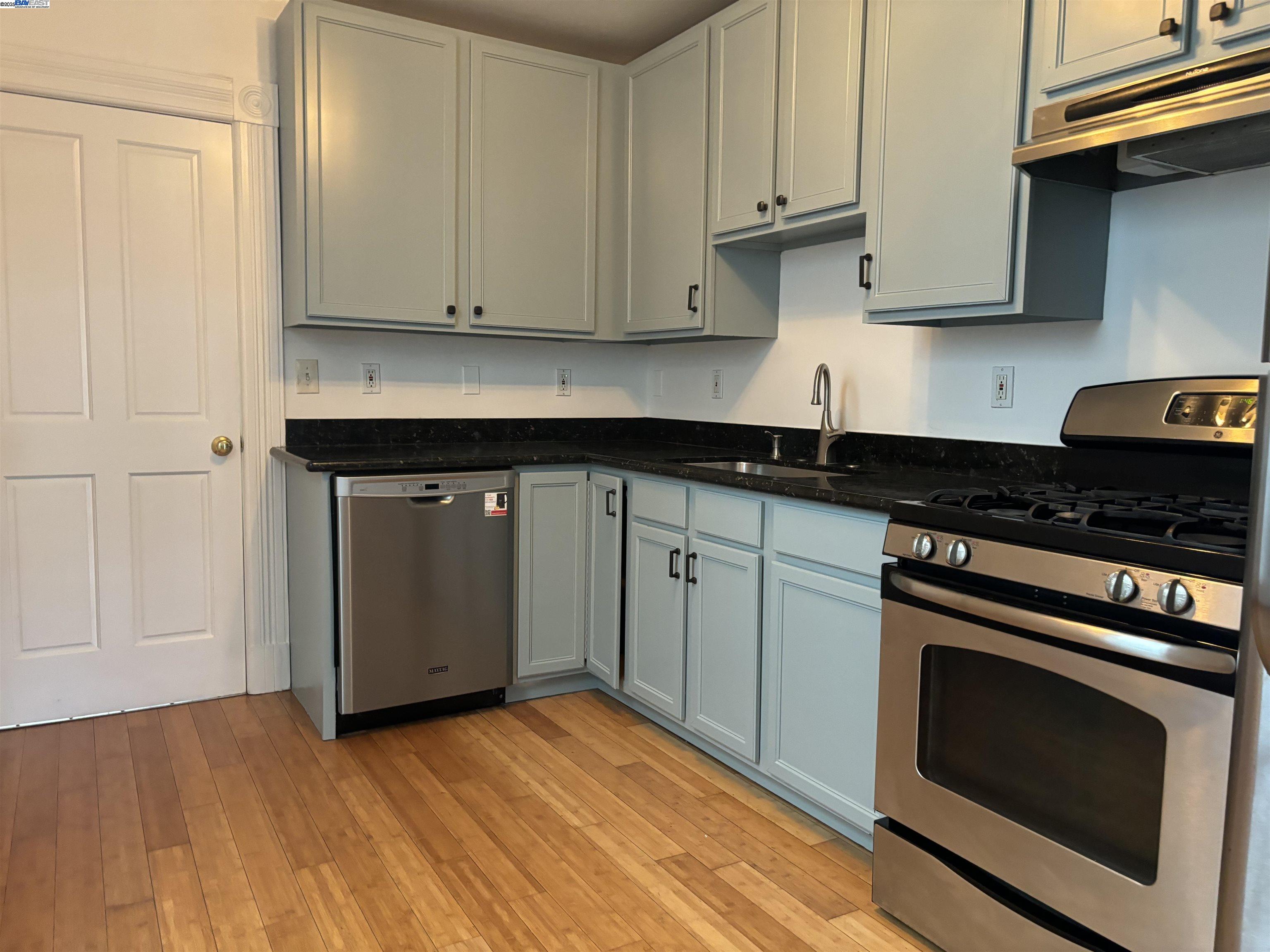 Detail Gallery Image 14 of 47 For 1221 Campbell, Oakland,  CA 94607 - – Beds | – Baths