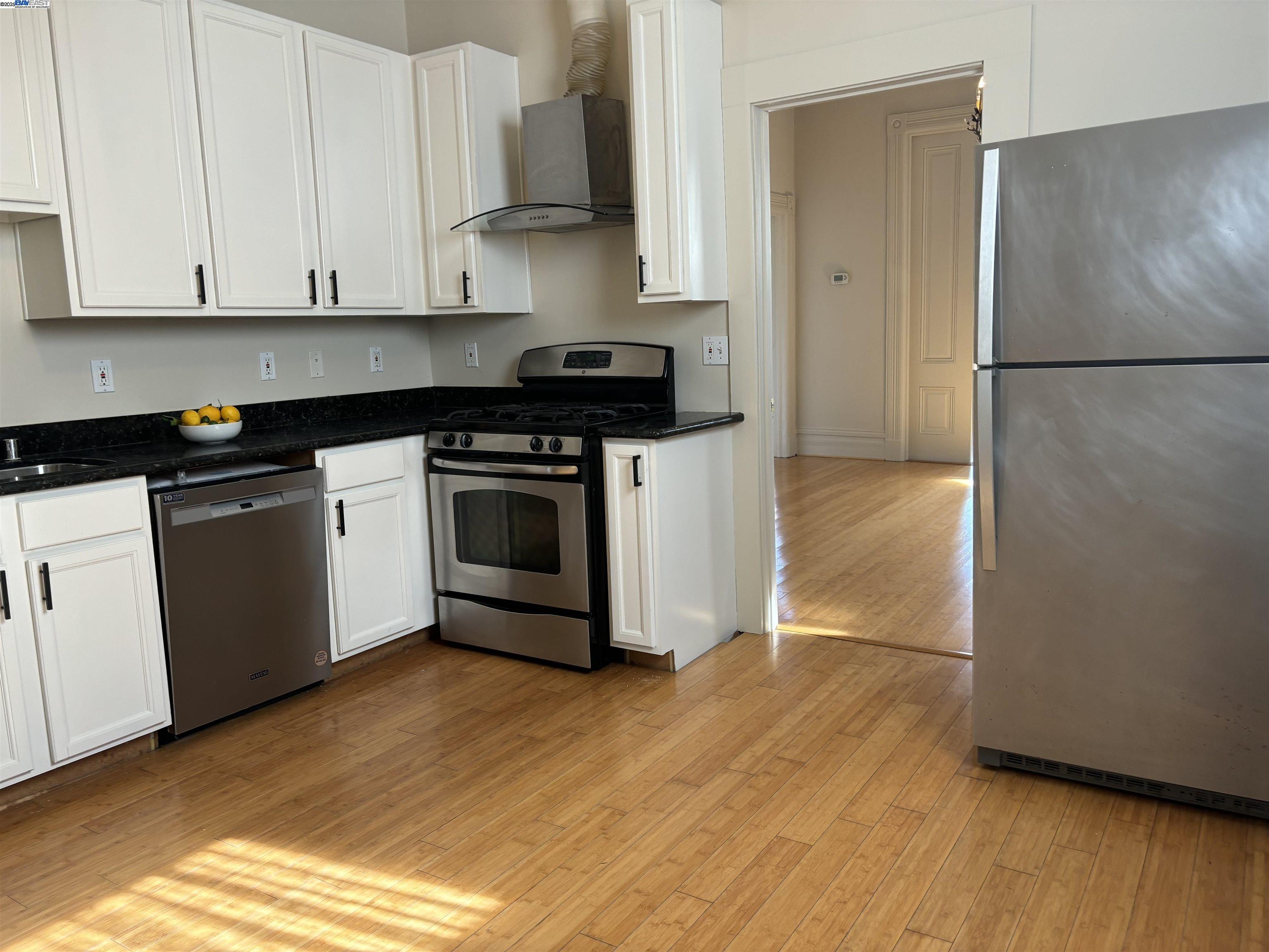 Detail Gallery Image 5 of 47 For 1221 Campbell, Oakland,  CA 94607 - – Beds | – Baths