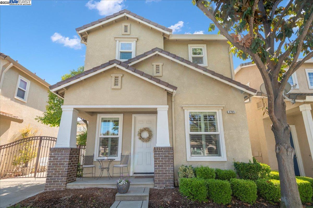Detail Gallery Image 2 of 27 For 2765 Lotus St, Pleasanton,  CA 94588 - 3 Beds | 2/1 Baths