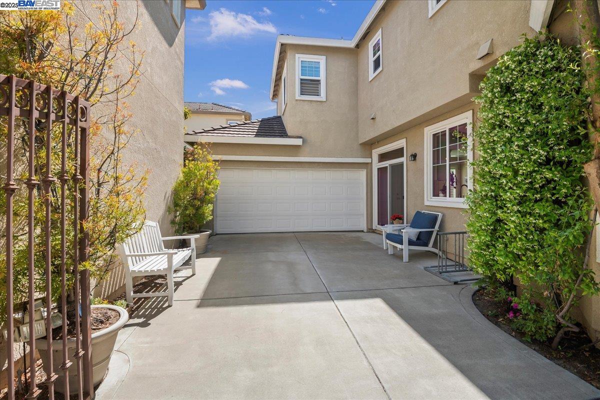 Detail Gallery Image 3 of 27 For 2765 Lotus St, Pleasanton,  CA 94588 - 3 Beds | 2/1 Baths