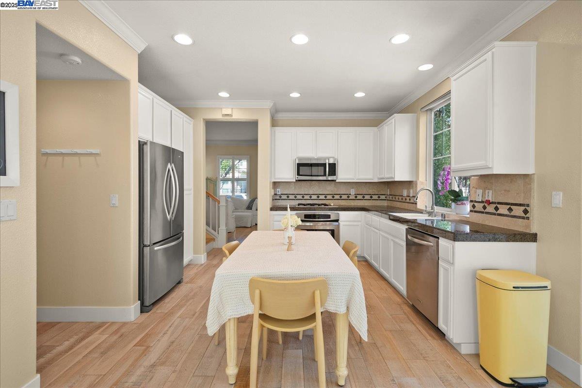 Detail Gallery Image 9 of 27 For 2765 Lotus St, Pleasanton,  CA 94588 - 3 Beds | 2/1 Baths