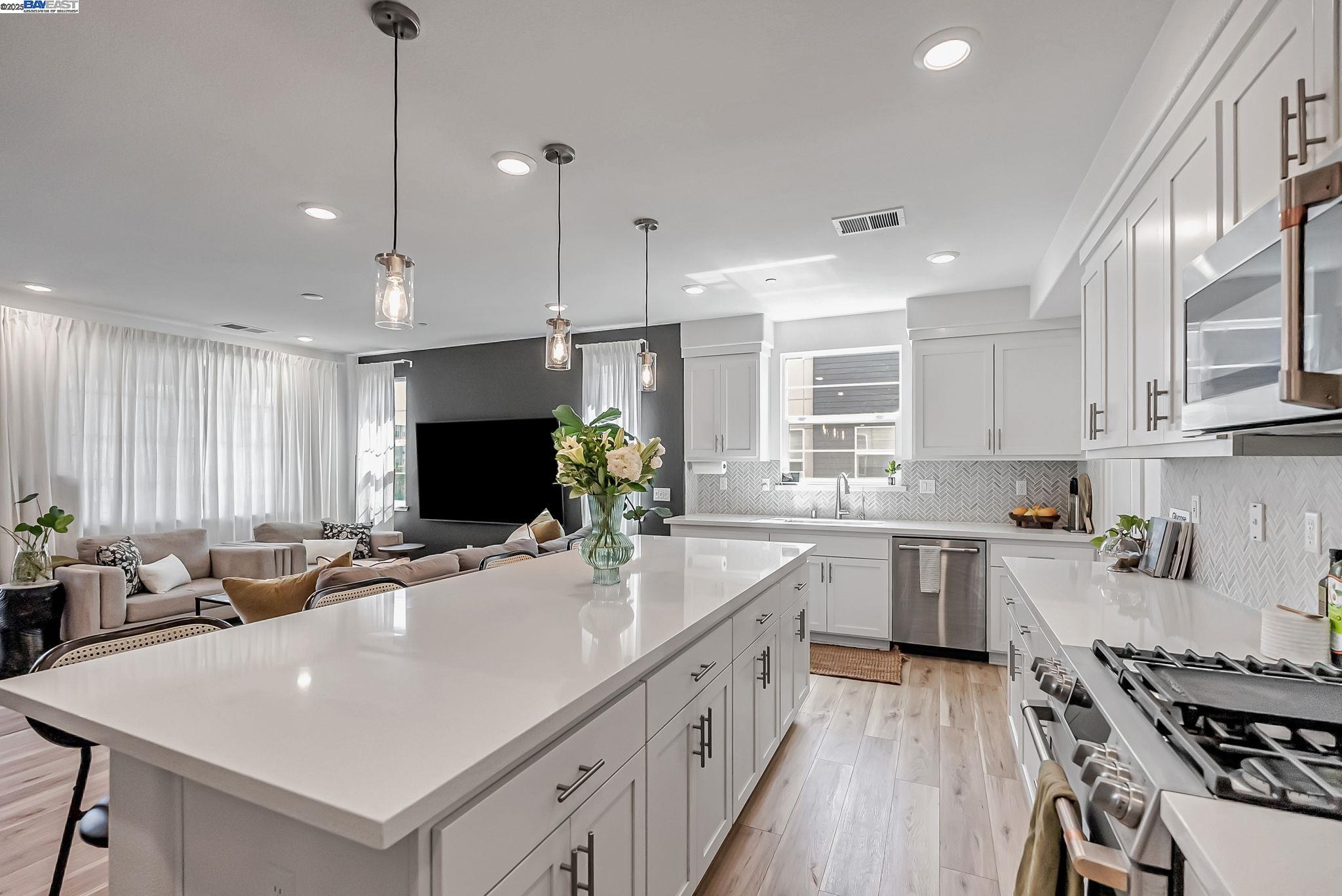 MLS: 41097961 Condo For Sale
