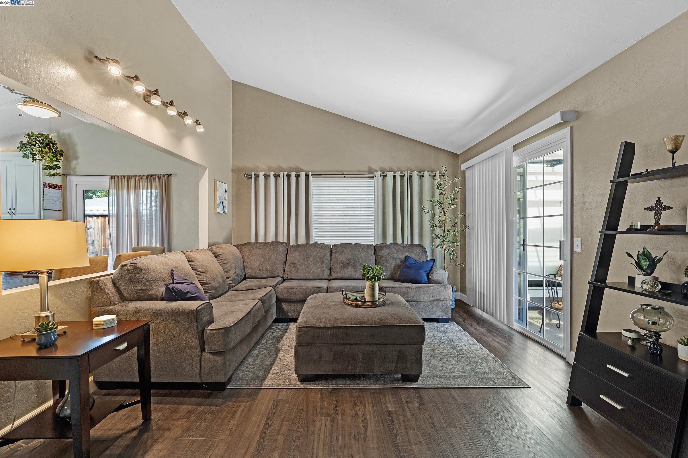 Detail Gallery Image 15 of 48 For 2265 Shire Ct, Livermore,  CA 94551 - 4 Beds | 2 Baths