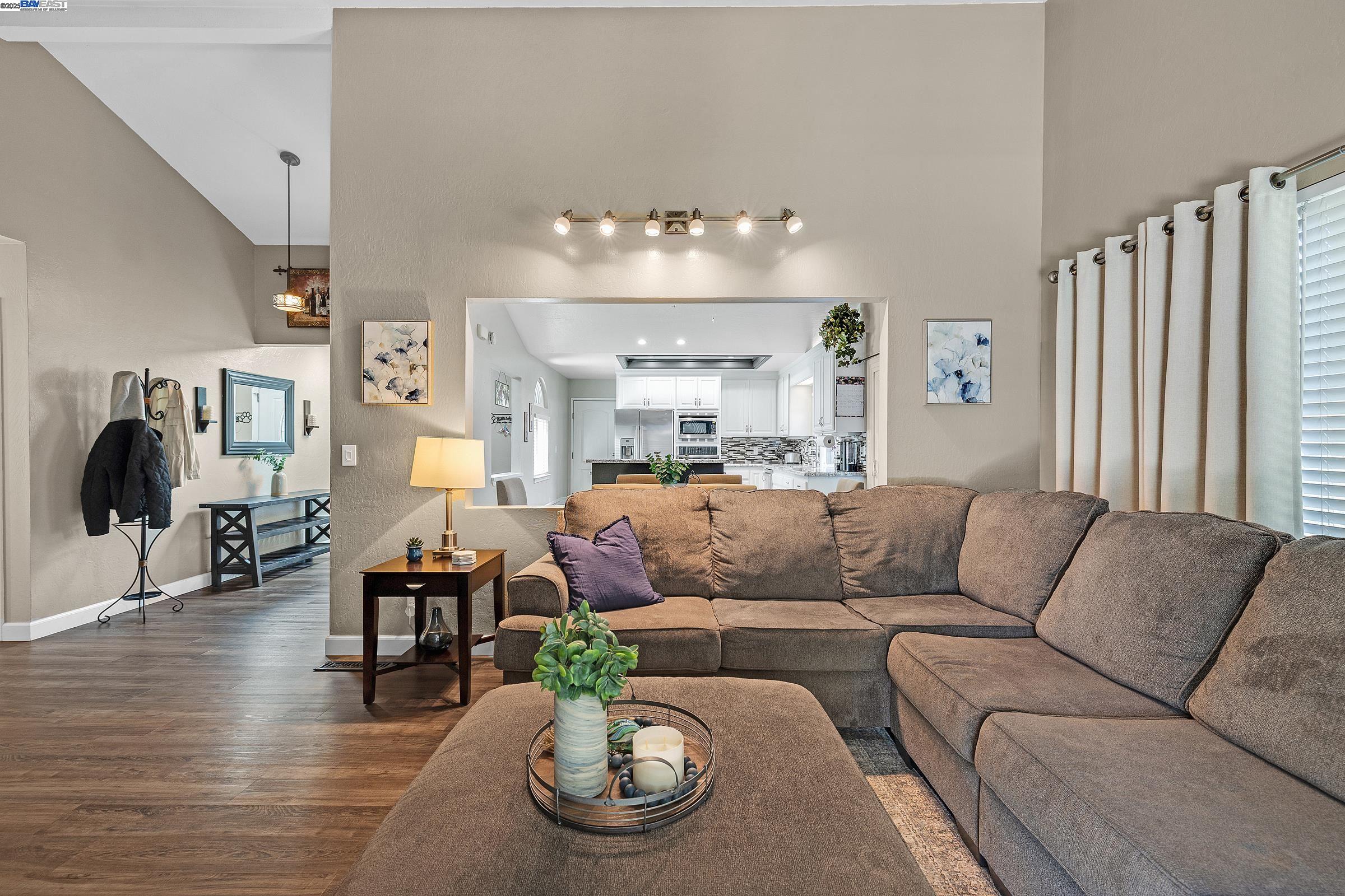 Detail Gallery Image 16 of 48 For 2265 Shire Ct, Livermore,  CA 94551 - 4 Beds | 2 Baths