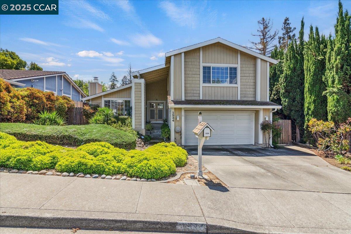 Detail Gallery Image 1 of 1 For 1534 Ridgewood Dr, Martinez,  CA 94553 - 5 Beds | 2/1 Baths