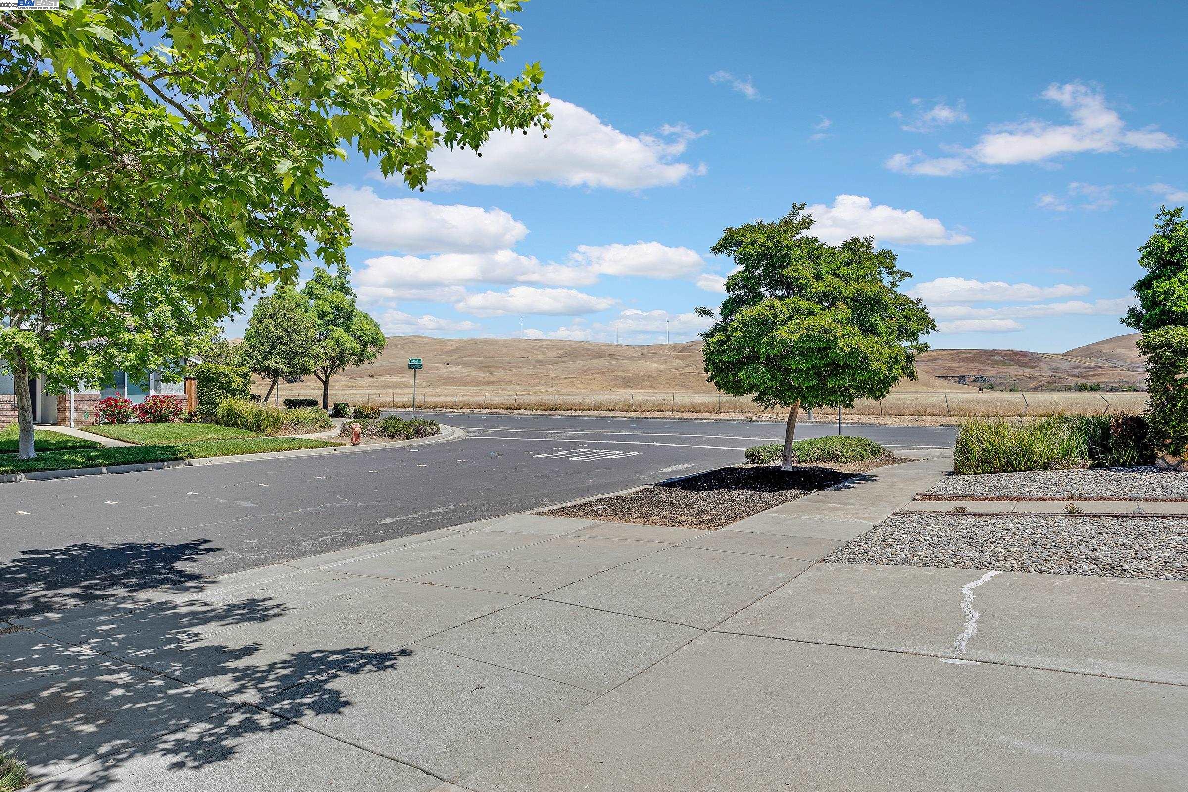 Detail Gallery Image 2 of 33 For 6997 Foxtail Dr, Livermore,  CA 94551 - 3 Beds | 2 Baths