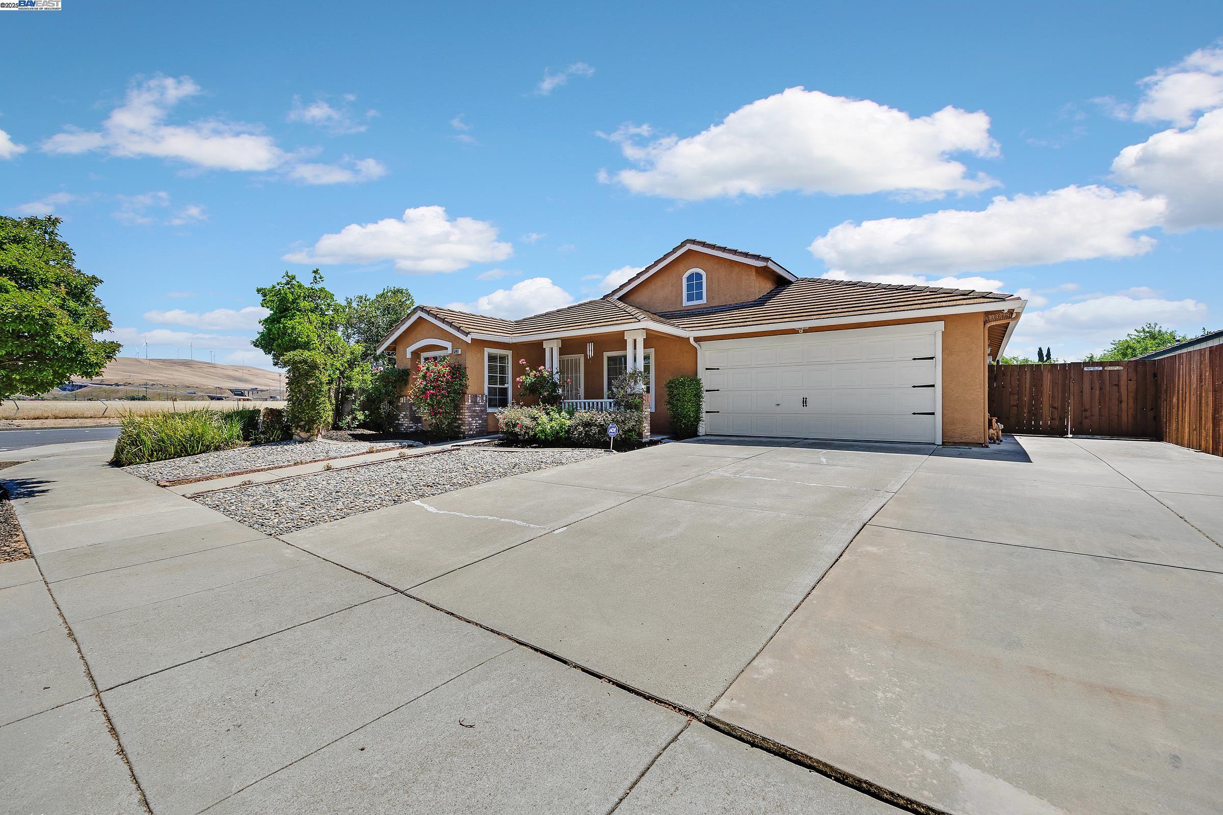 Detail Gallery Image 3 of 33 For 6997 Foxtail Dr, Livermore,  CA 94551 - 3 Beds | 2 Baths