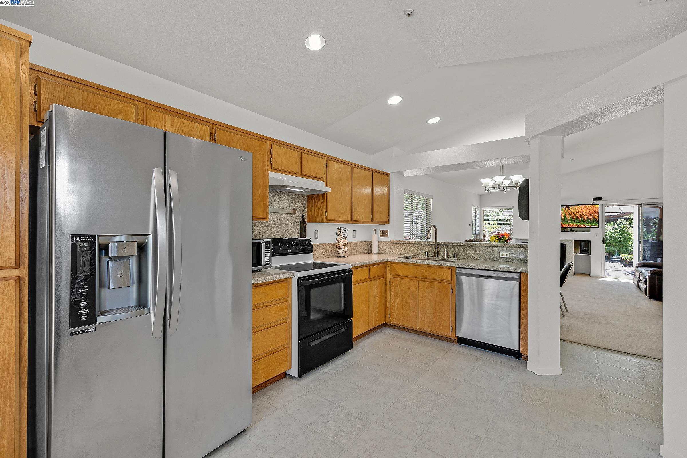 Detail Gallery Image 8 of 33 For 6997 Foxtail Dr, Livermore,  CA 94551 - 3 Beds | 2 Baths