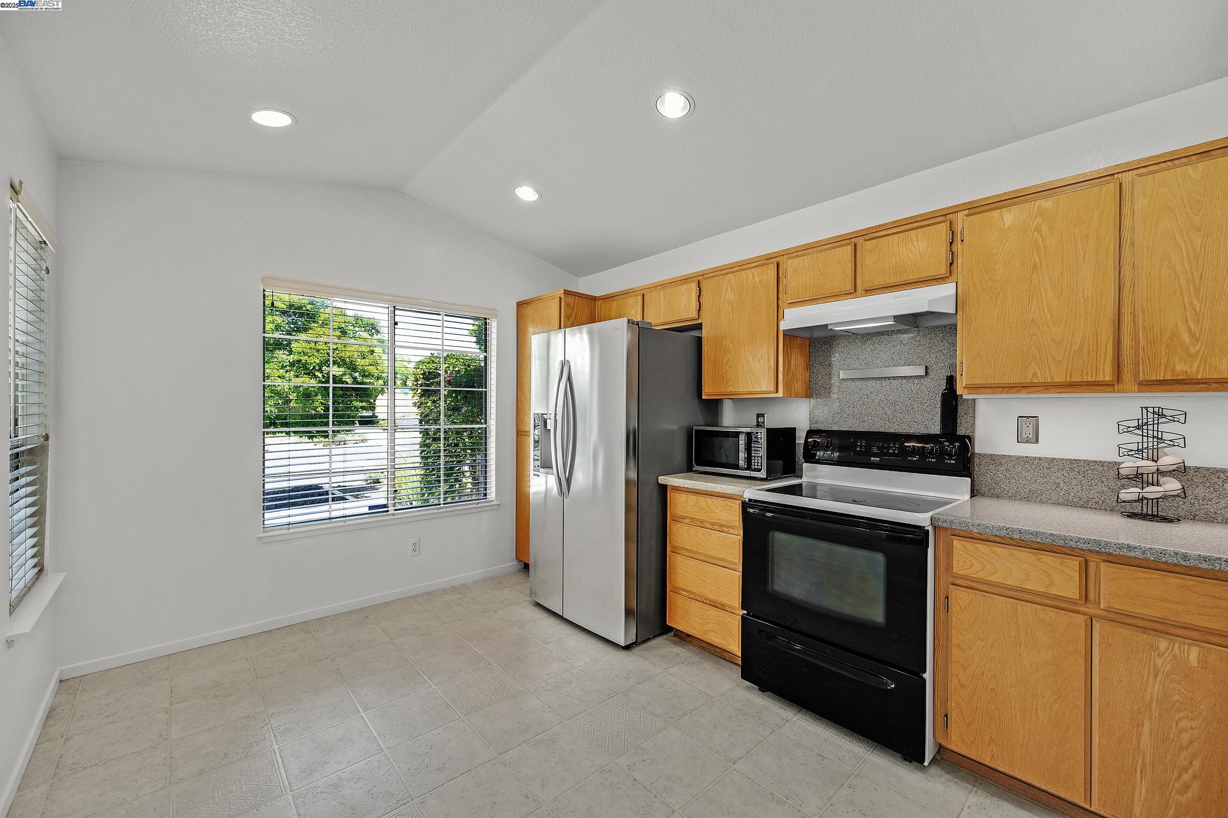 Detail Gallery Image 10 of 33 For 6997 Foxtail Dr, Livermore,  CA 94551 - 3 Beds | 2 Baths