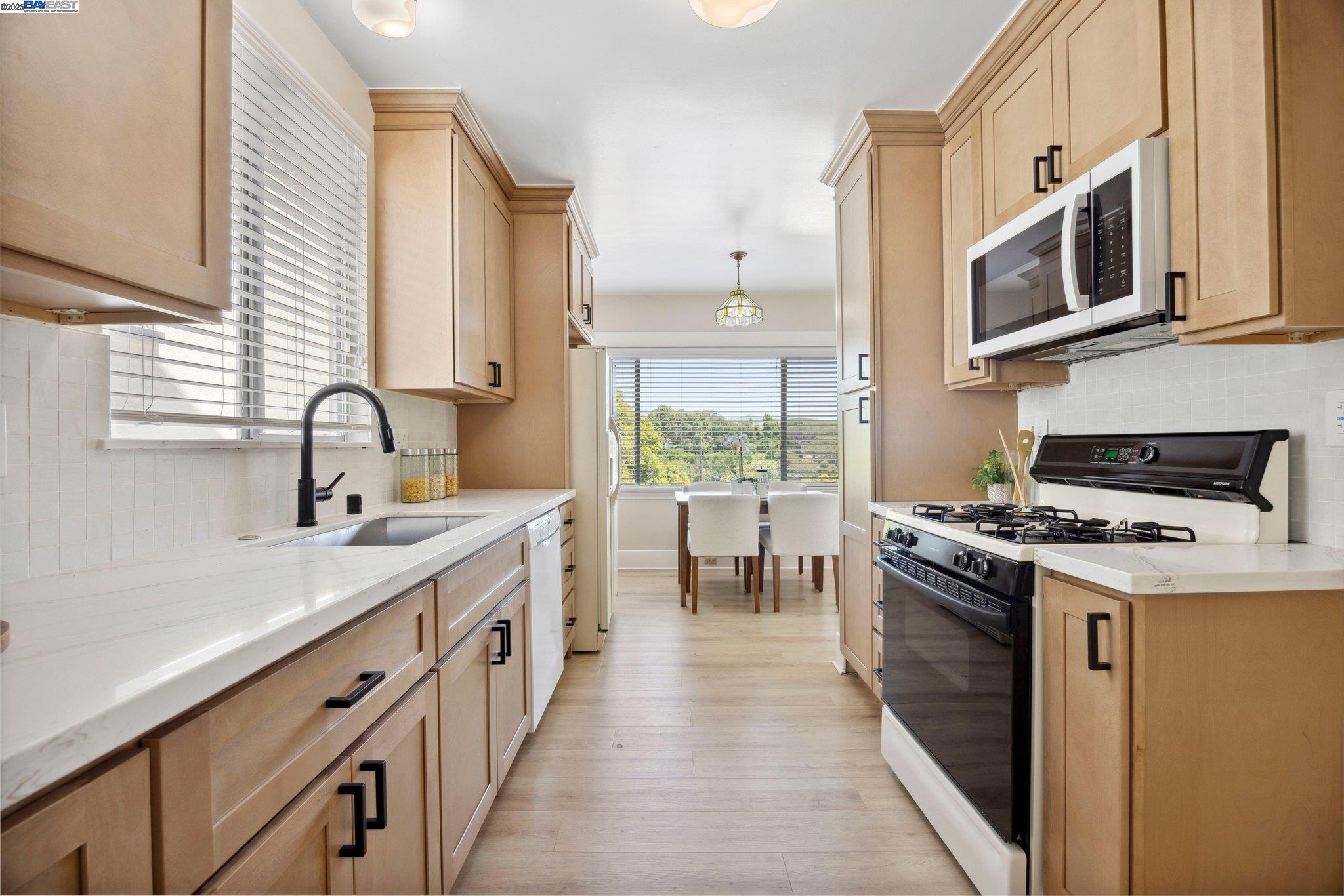 Detail Gallery Image 12 of 31 For 4300 Everett Ave, Oakland,  CA 94602 - 4 Beds | 1/2 Baths