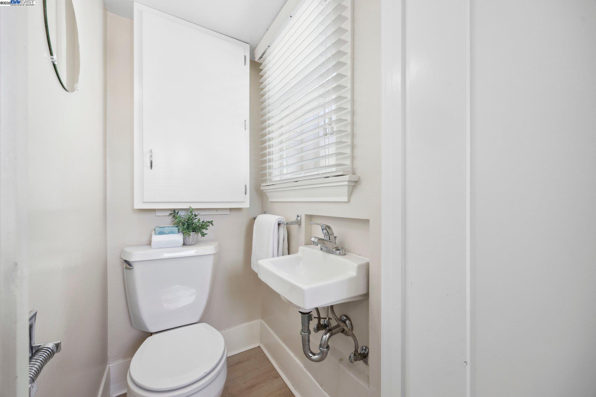 Detail Gallery Image 14 of 31 For 4300 Everett Ave, Oakland,  CA 94602 - 4 Beds | 1/2 Baths