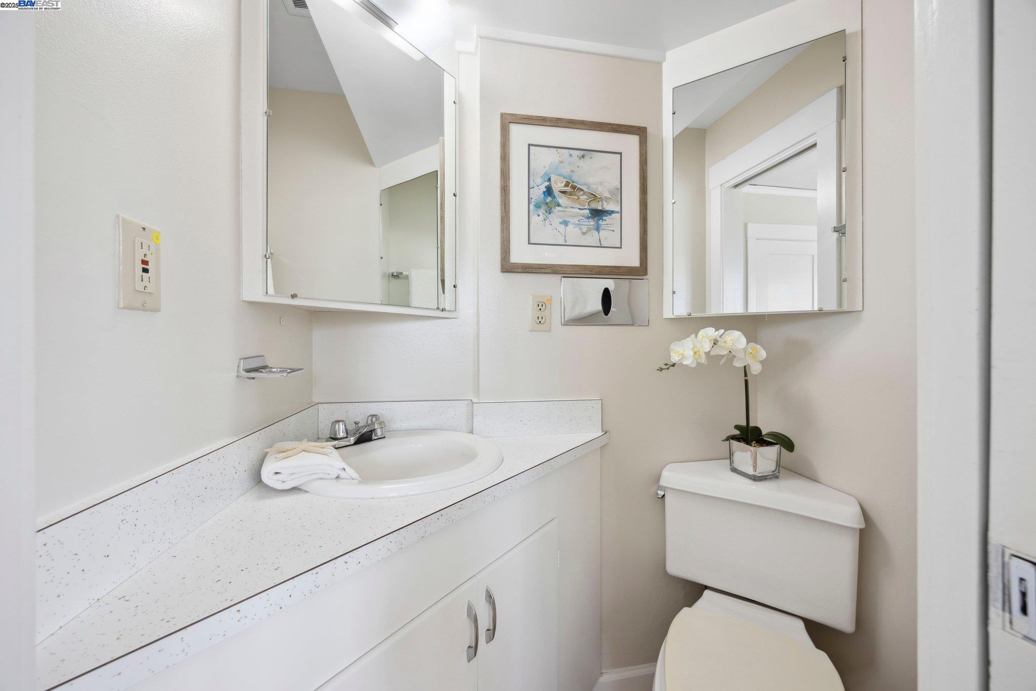 Detail Gallery Image 18 of 31 For 4300 Everett Ave, Oakland,  CA 94602 - 4 Beds | 1/2 Baths
