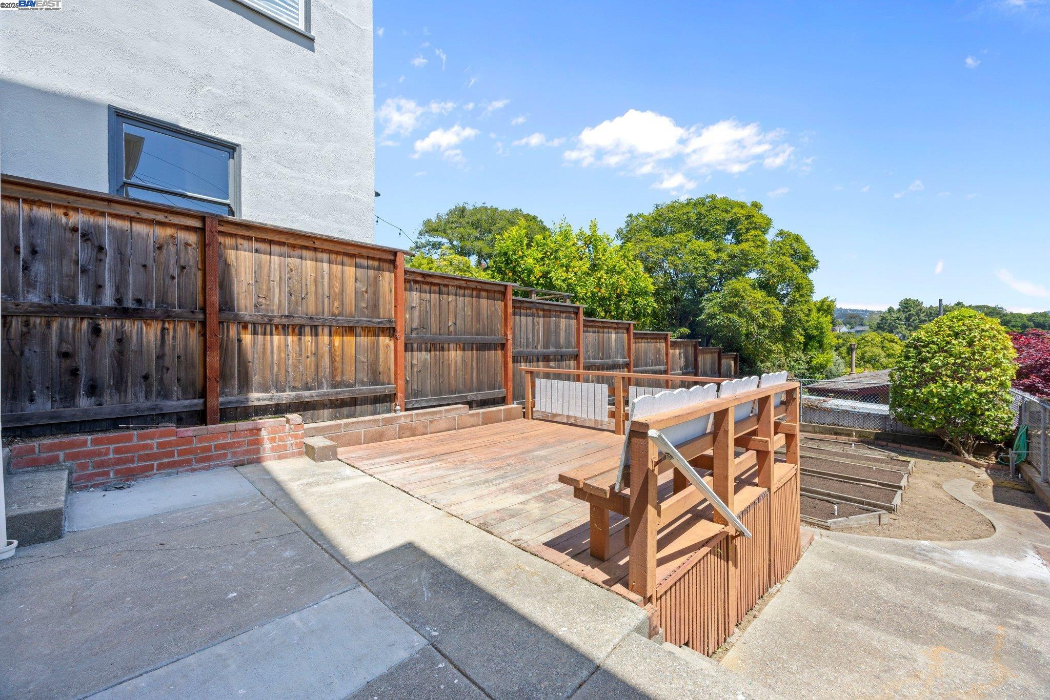Detail Gallery Image 24 of 31 For 4300 Everett Ave, Oakland,  CA 94602 - 4 Beds | 1/2 Baths