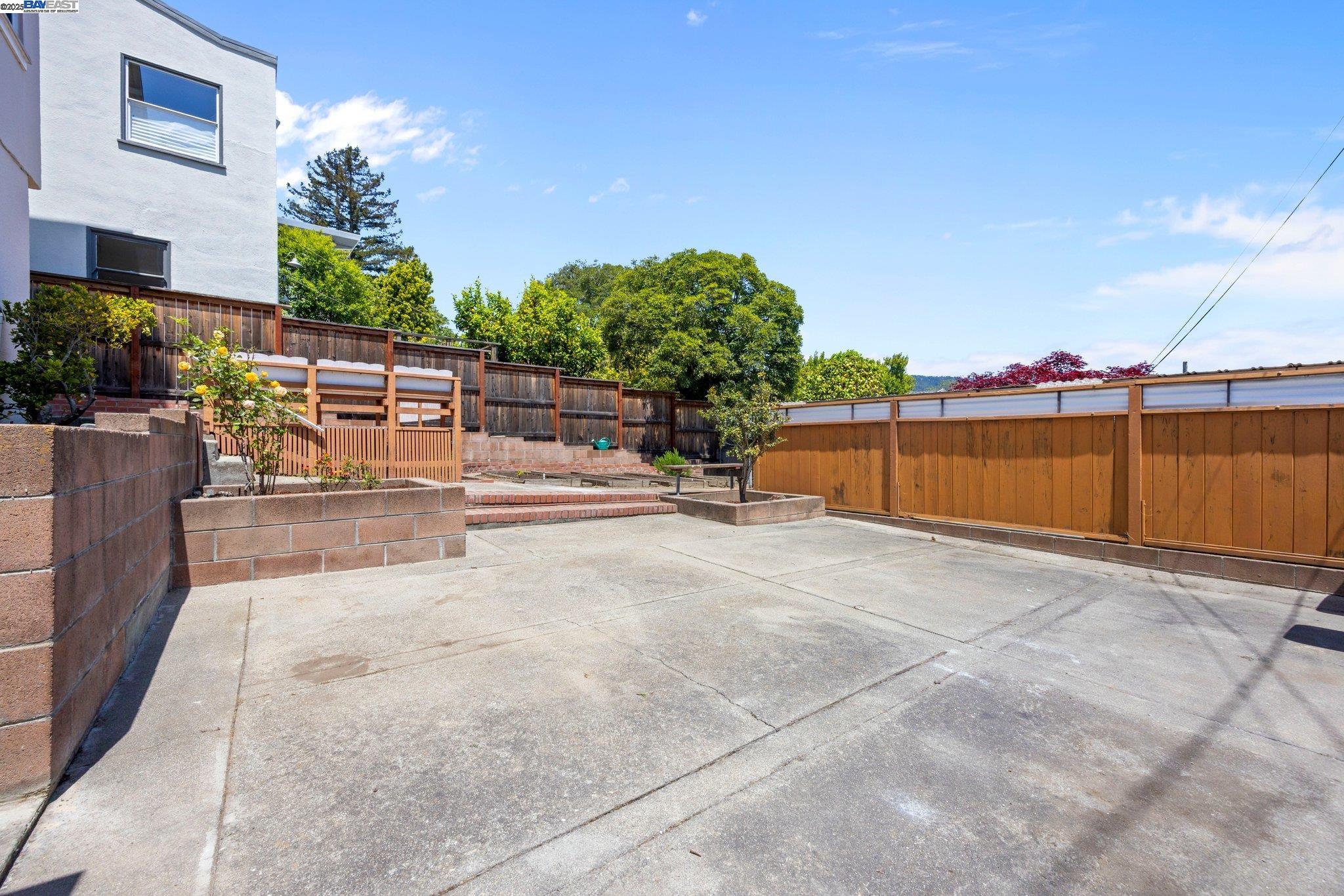 Detail Gallery Image 28 of 31 For 4300 Everett Ave, Oakland,  CA 94602 - 4 Beds | 1/2 Baths