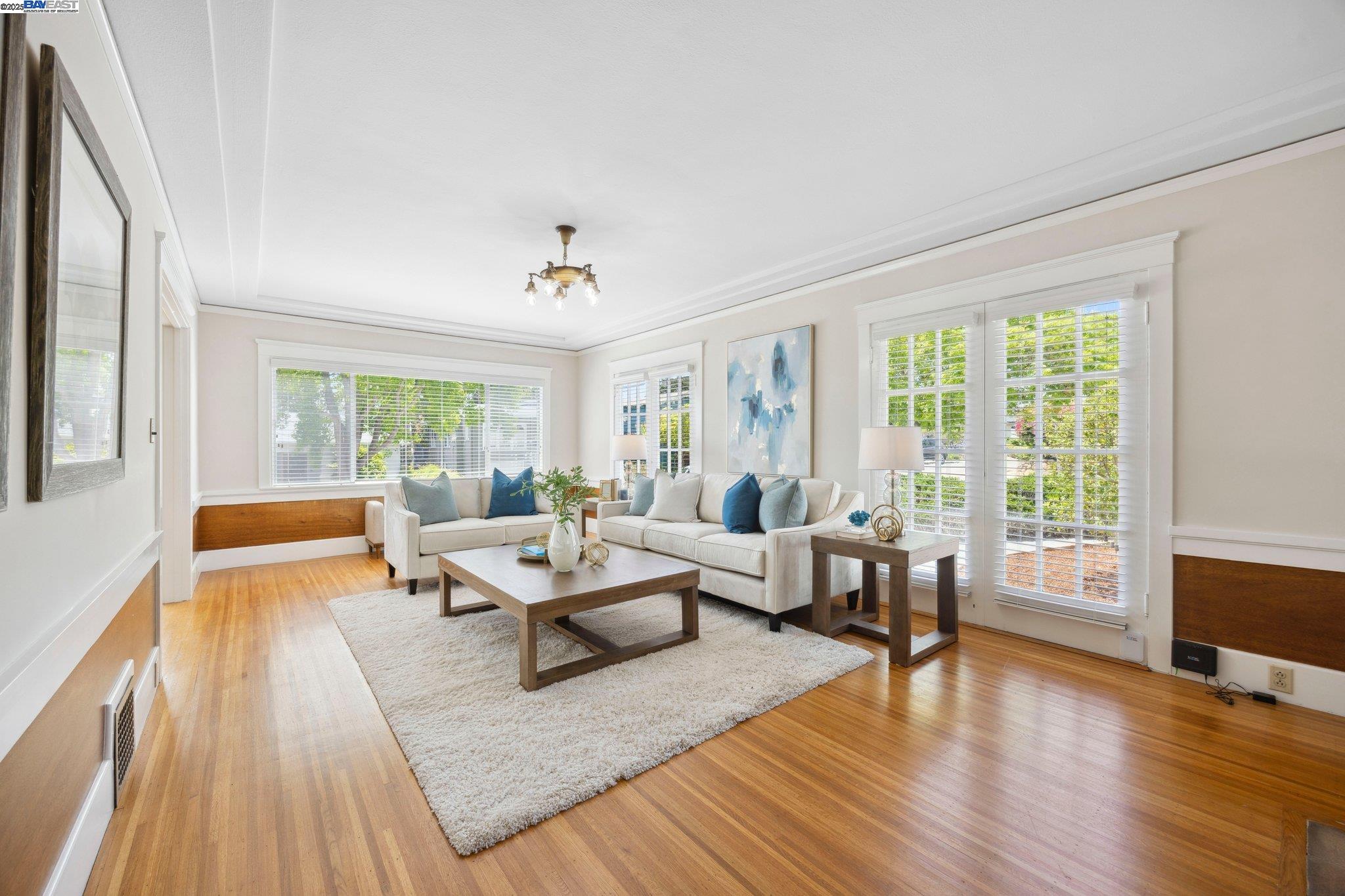 Detail Gallery Image 7 of 31 For 4300 Everett Ave, Oakland,  CA 94602 - 4 Beds | 1/2 Baths