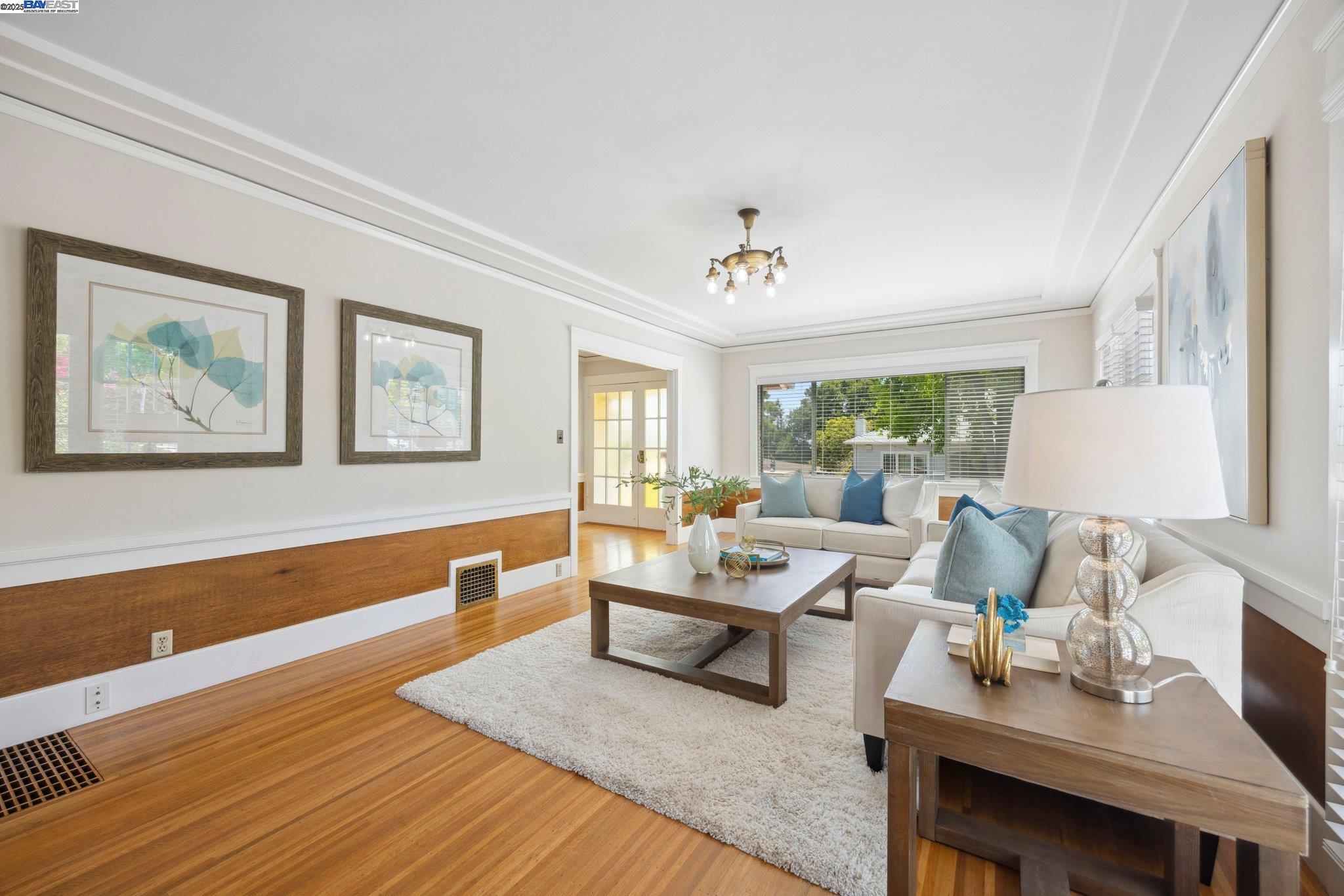 Detail Gallery Image 8 of 31 For 4300 Everett Ave, Oakland,  CA 94602 - 4 Beds | 1/2 Baths