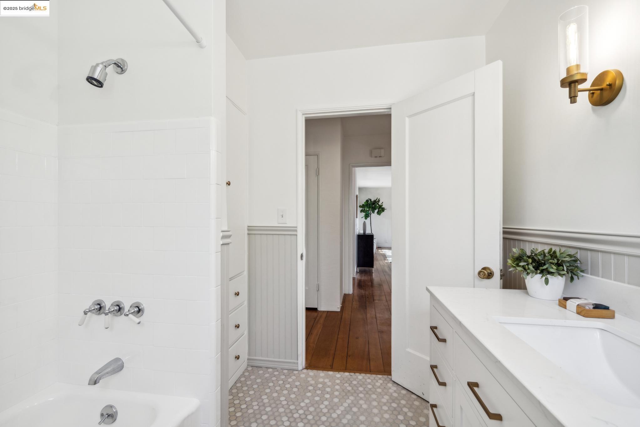 1025 Creston Rd, Berkeley, California 94708, 3 Bedrooms Bedrooms, 7 Rooms Rooms,2 BathroomsBathrooms,Residential,For Sale,1025 Creston Rd,41097973