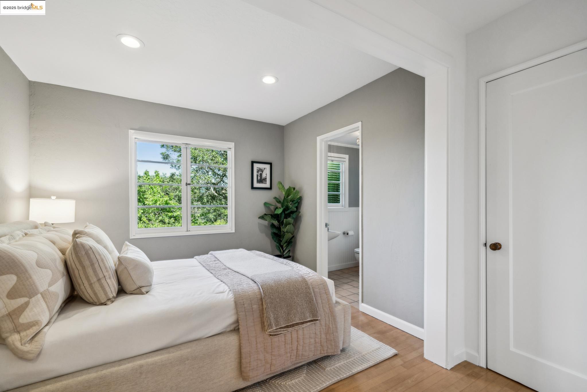 1025 Creston Rd, Berkeley, California 94708, 3 Bedrooms Bedrooms, 7 Rooms Rooms,2 BathroomsBathrooms,Residential,For Sale,1025 Creston Rd,41097973