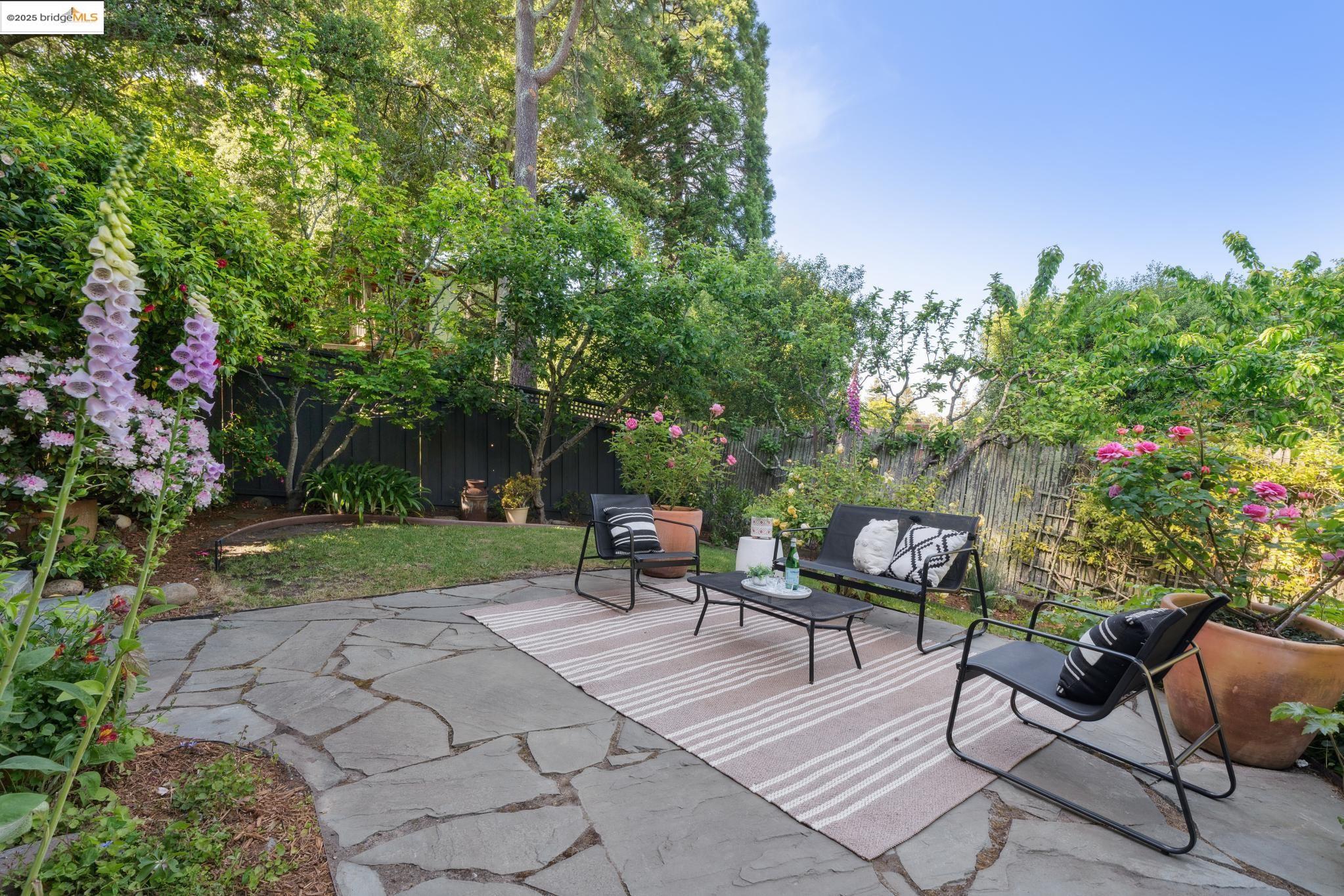 1025 Creston Rd, Berkeley, California 94708, 3 Bedrooms Bedrooms, 7 Rooms Rooms,2 BathroomsBathrooms,Residential,For Sale,1025 Creston Rd,41097973
